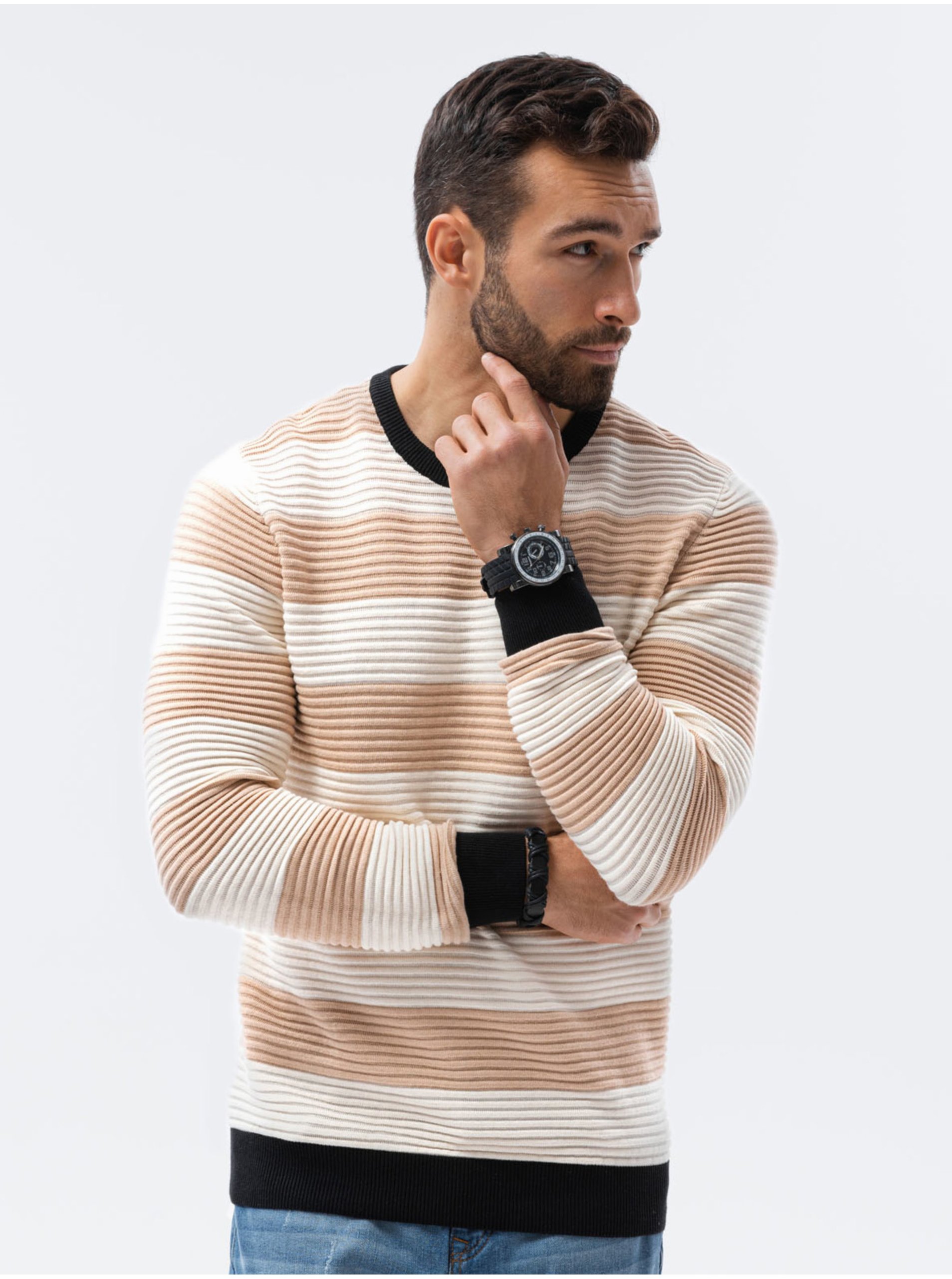 E-shop Bílo-béžový pánský pruhovaný svetr Ombre Clothing E189