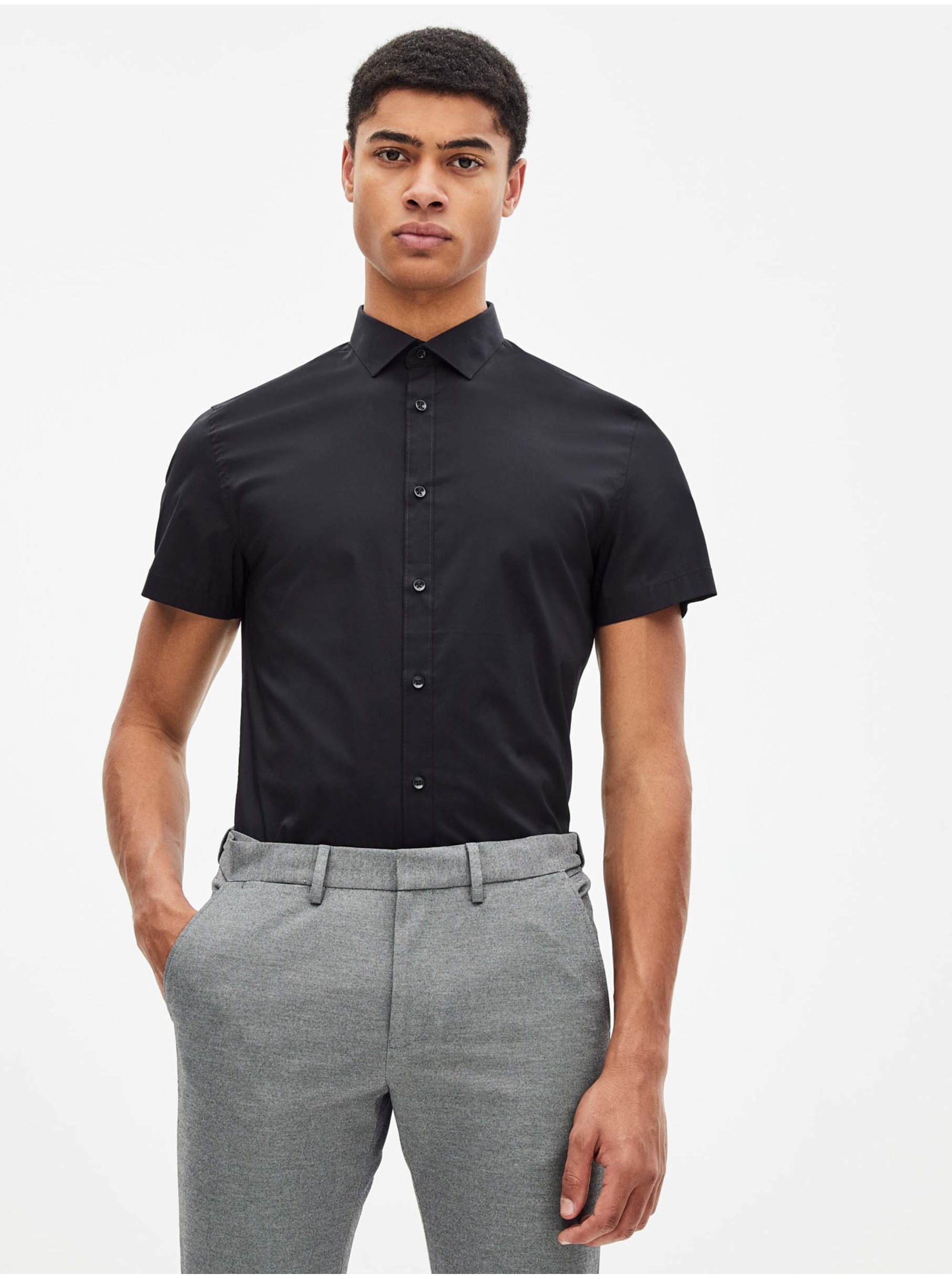 E-shop Černá pánská košile s krátkým rukávem Celio Daslim