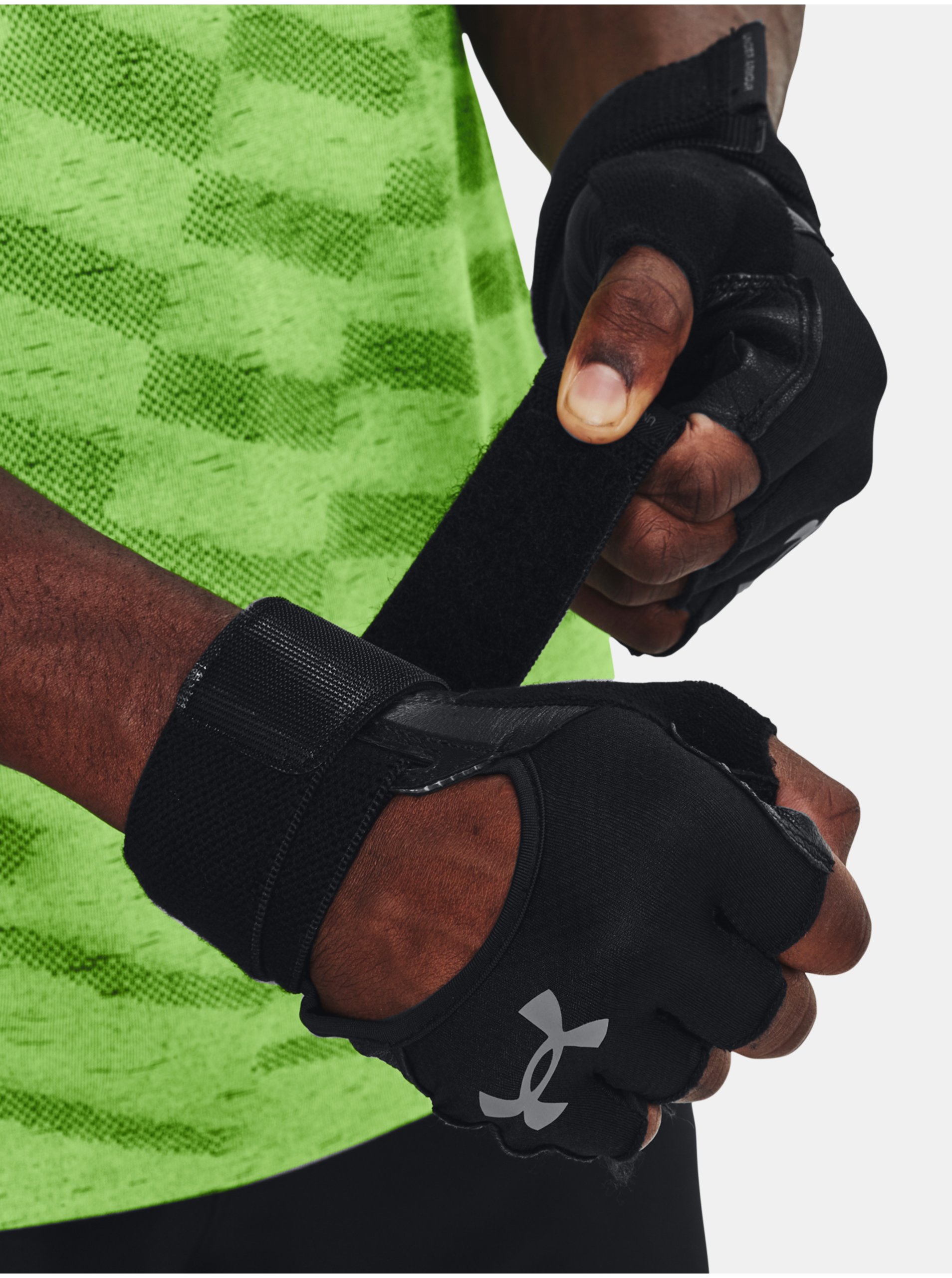 Lacno Rukavice Under Armour M's Weightlifting Gloves - čierna