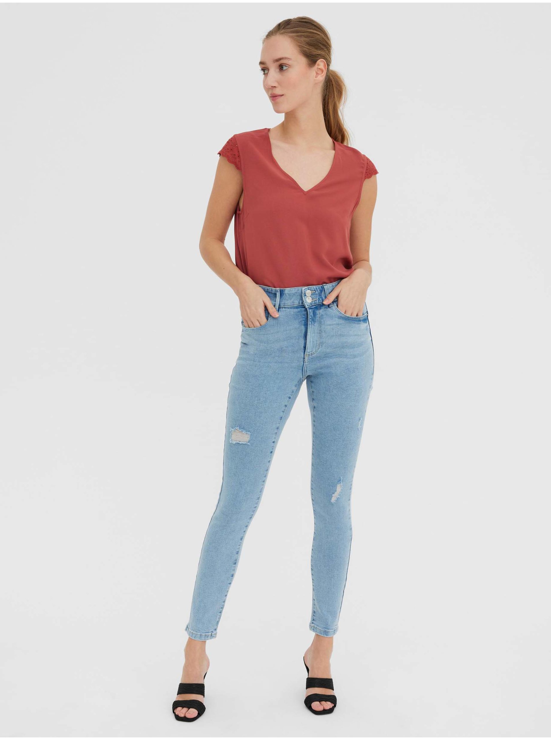 Levně Světle modré skinny fit džíny s potrhaným efektem VERO MODA Sophia