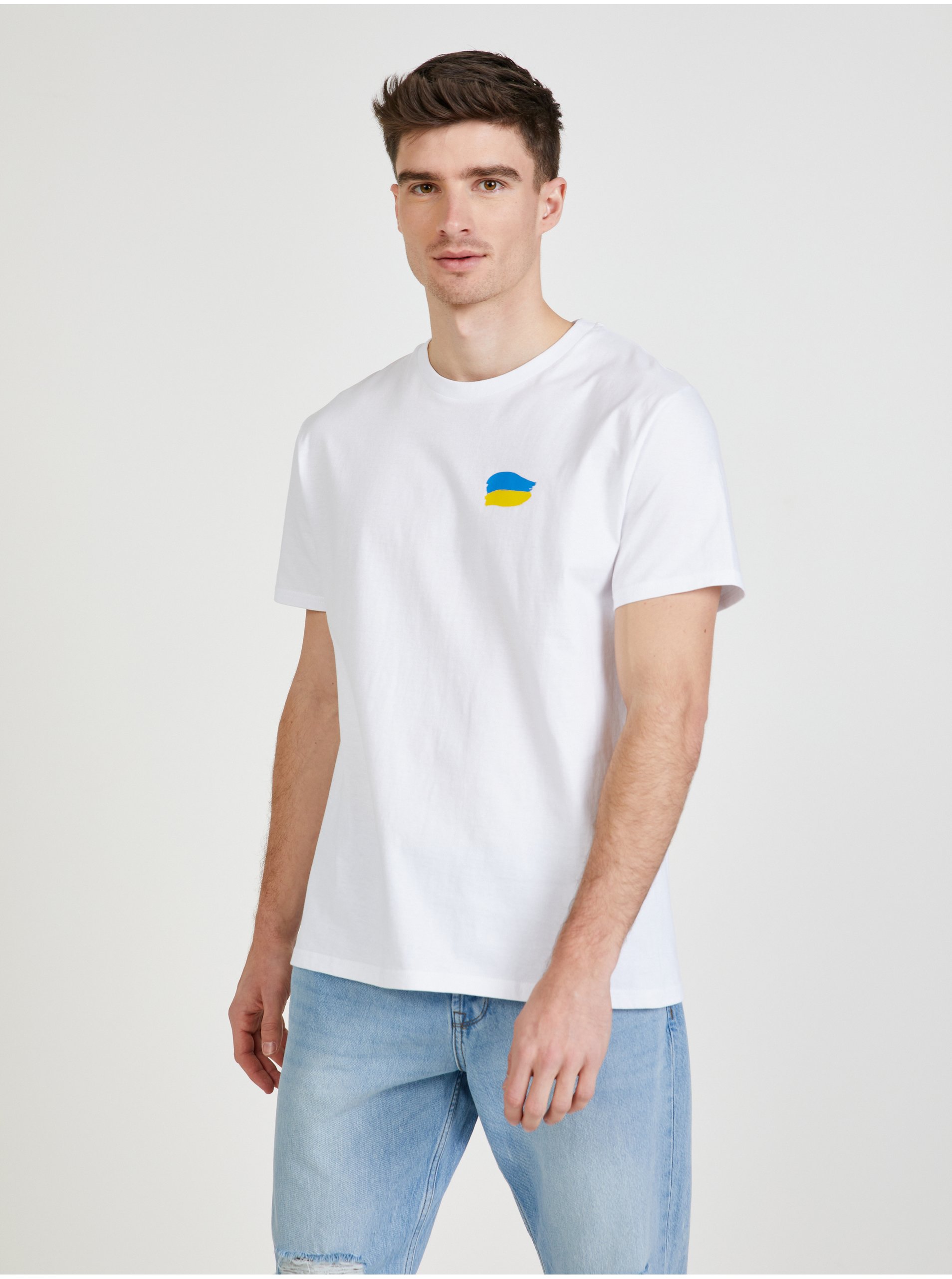 Lacno Biele pánske tričko Netřeba slov z kolekcie DOBRO. pre Ukrajinu