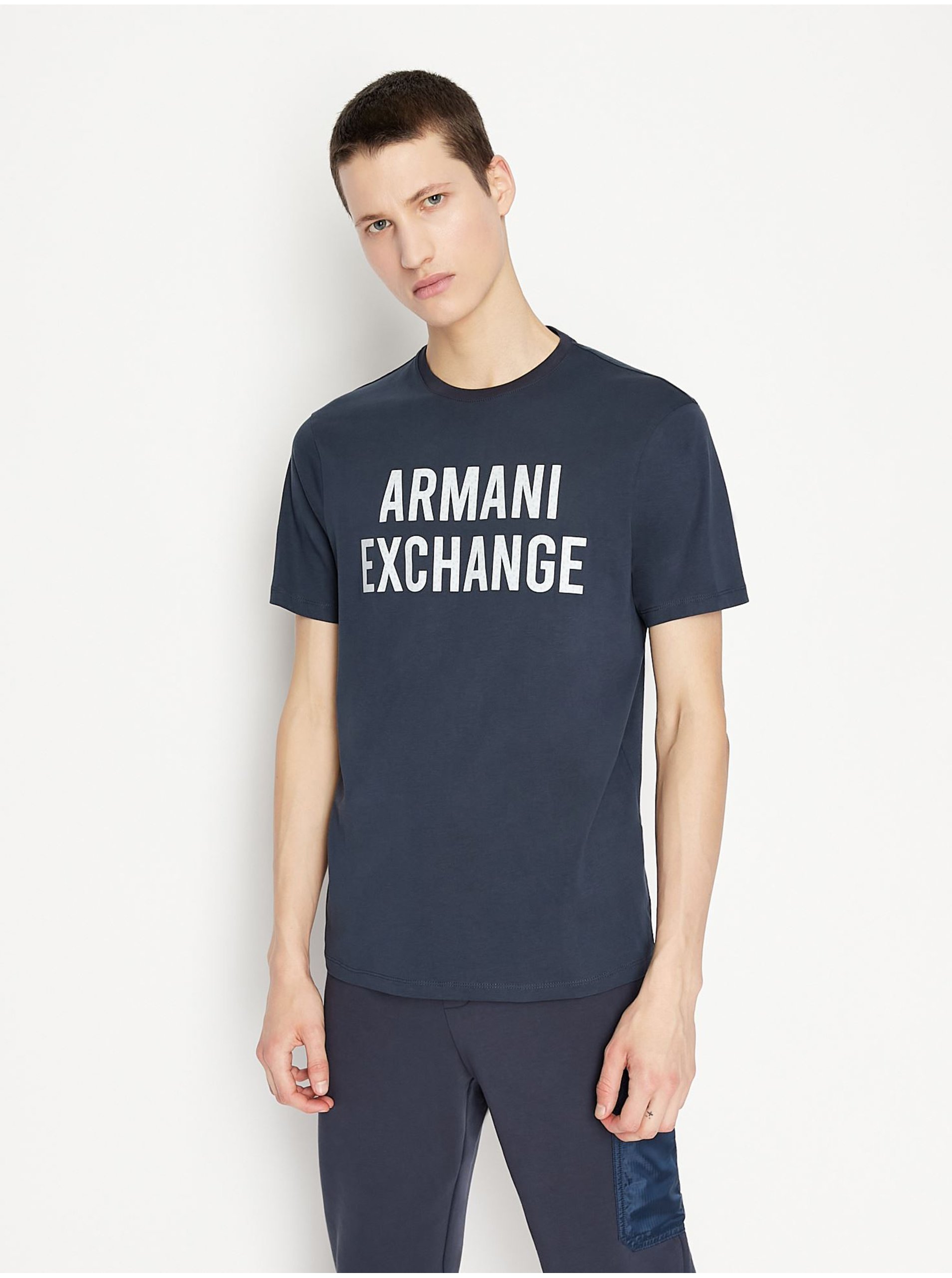 Levně Tmavě modré pánské tričko Armani Exchange