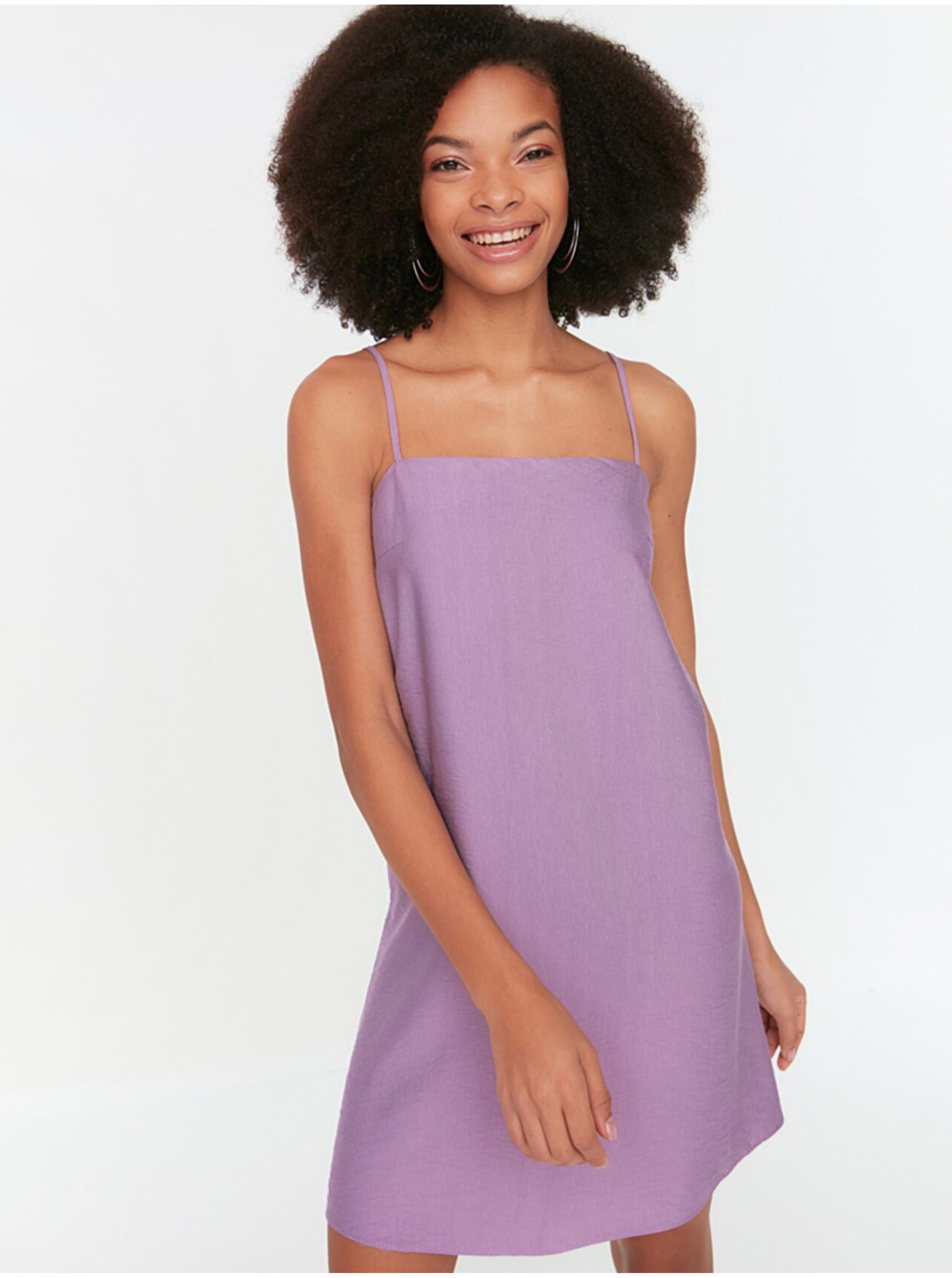 E-shop Světle fialové dámské krátké šaty na ramínka Trendyol
