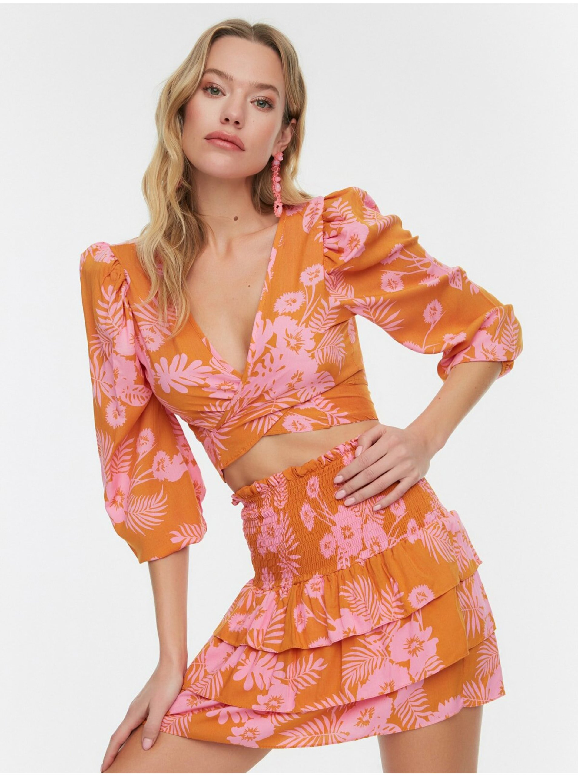 E-shop Oranžový dámský vzorovaný komplet halenky a sukně Trendyol