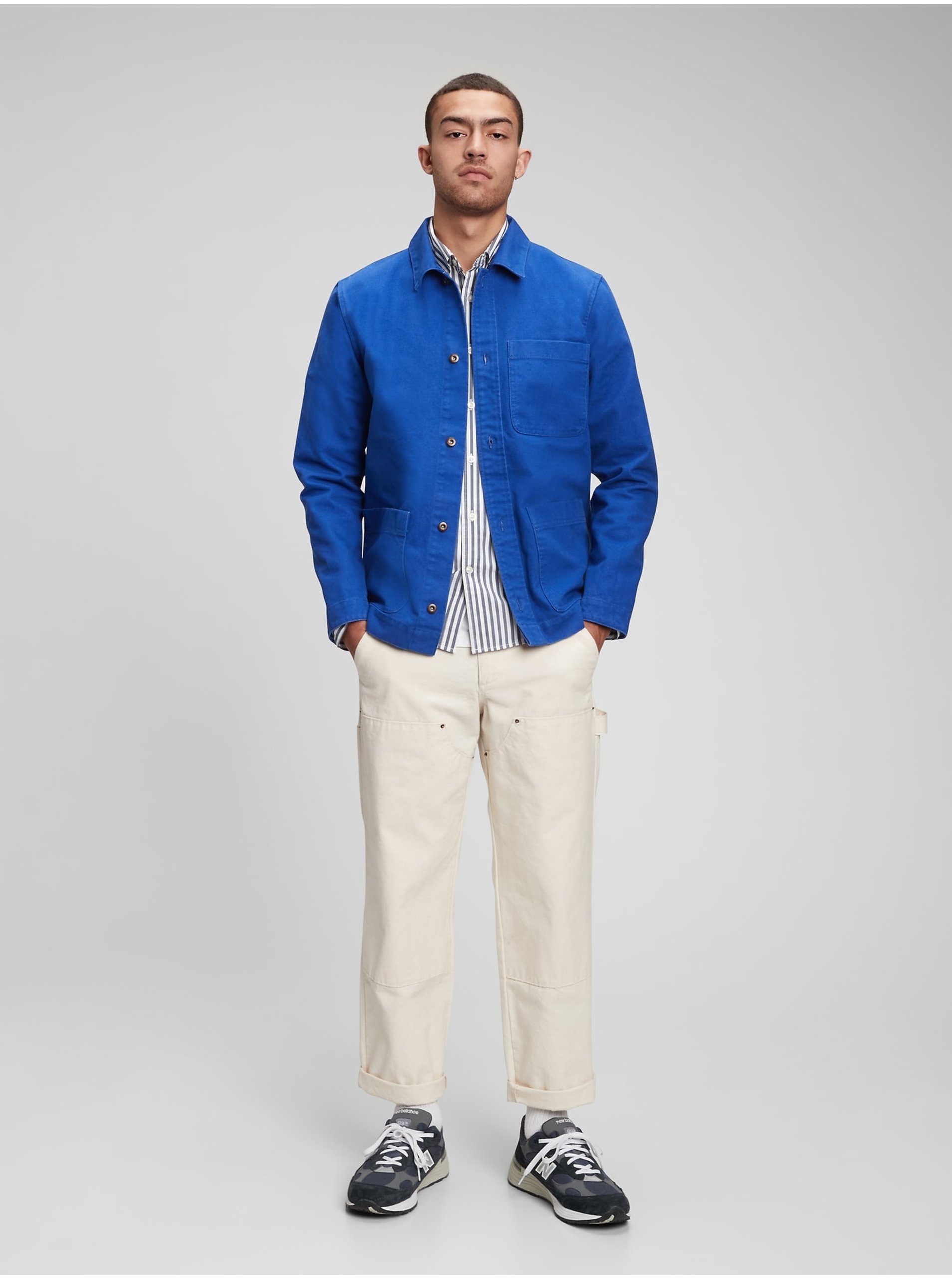 Levně Modrá pánská bavlněná bunda s límečkem GAP