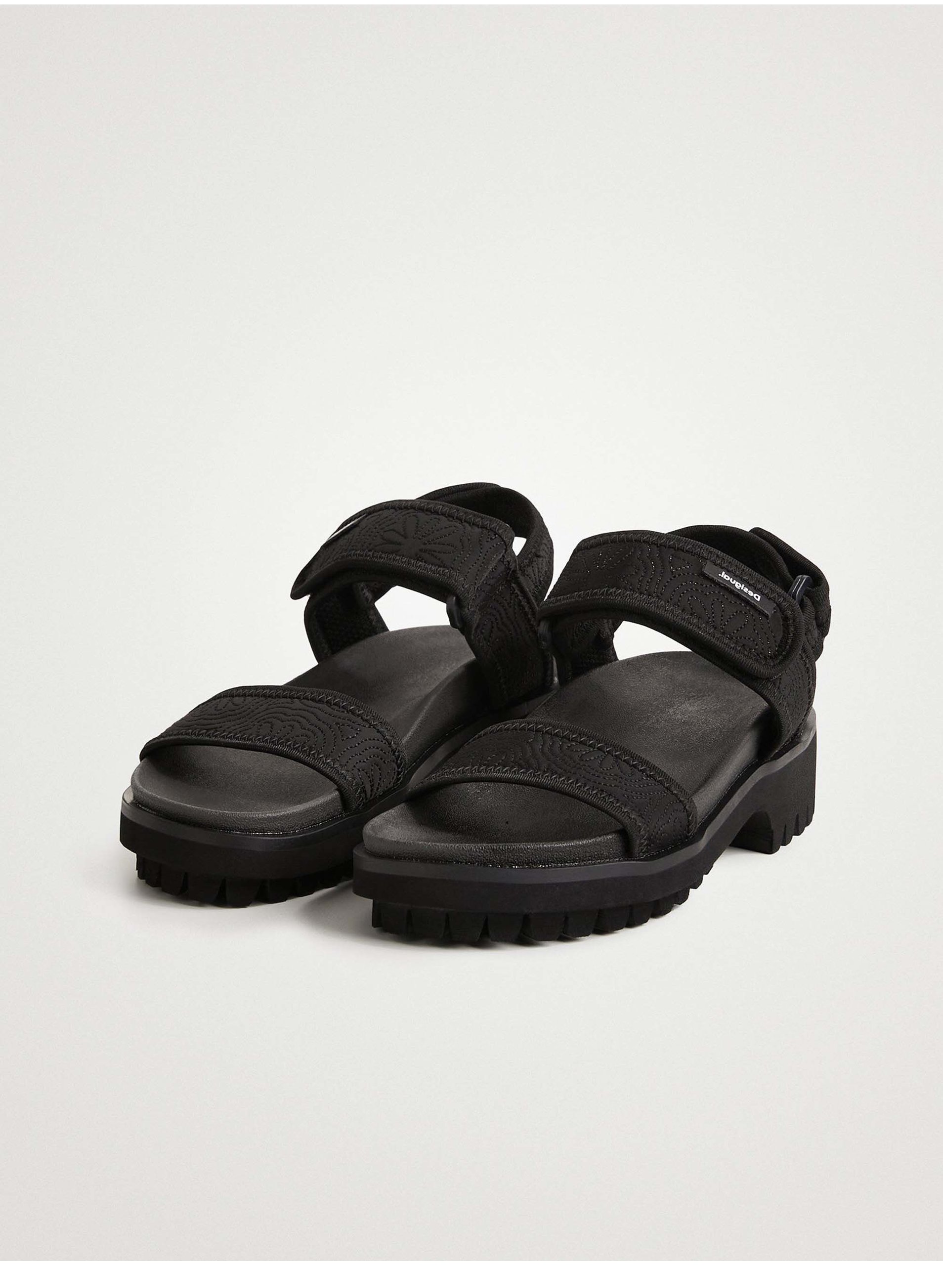 E-shop Černé dámské sandály Desigual Track Sandal