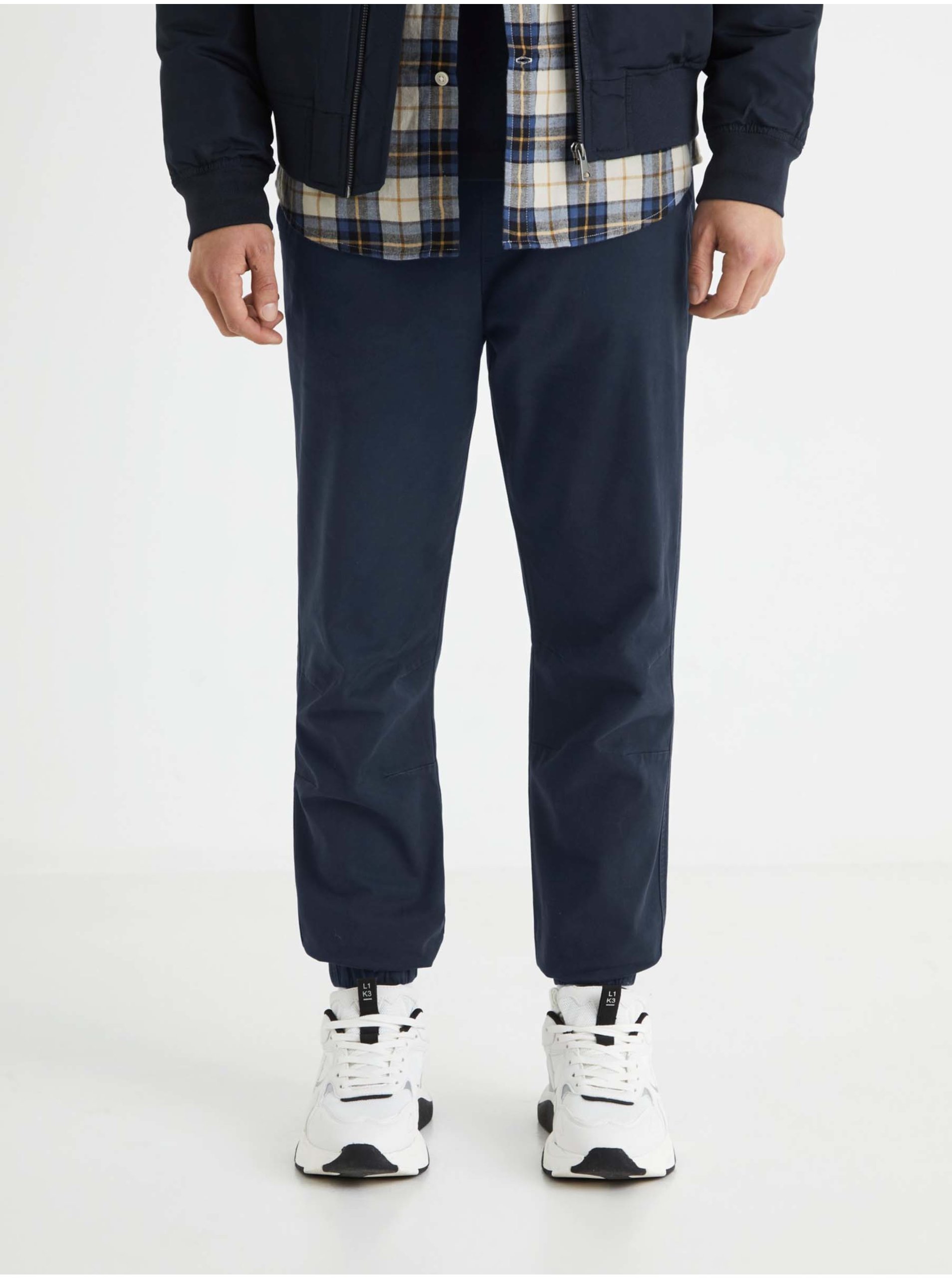 E-shop Tmavě modré pánské kalhoty Celio