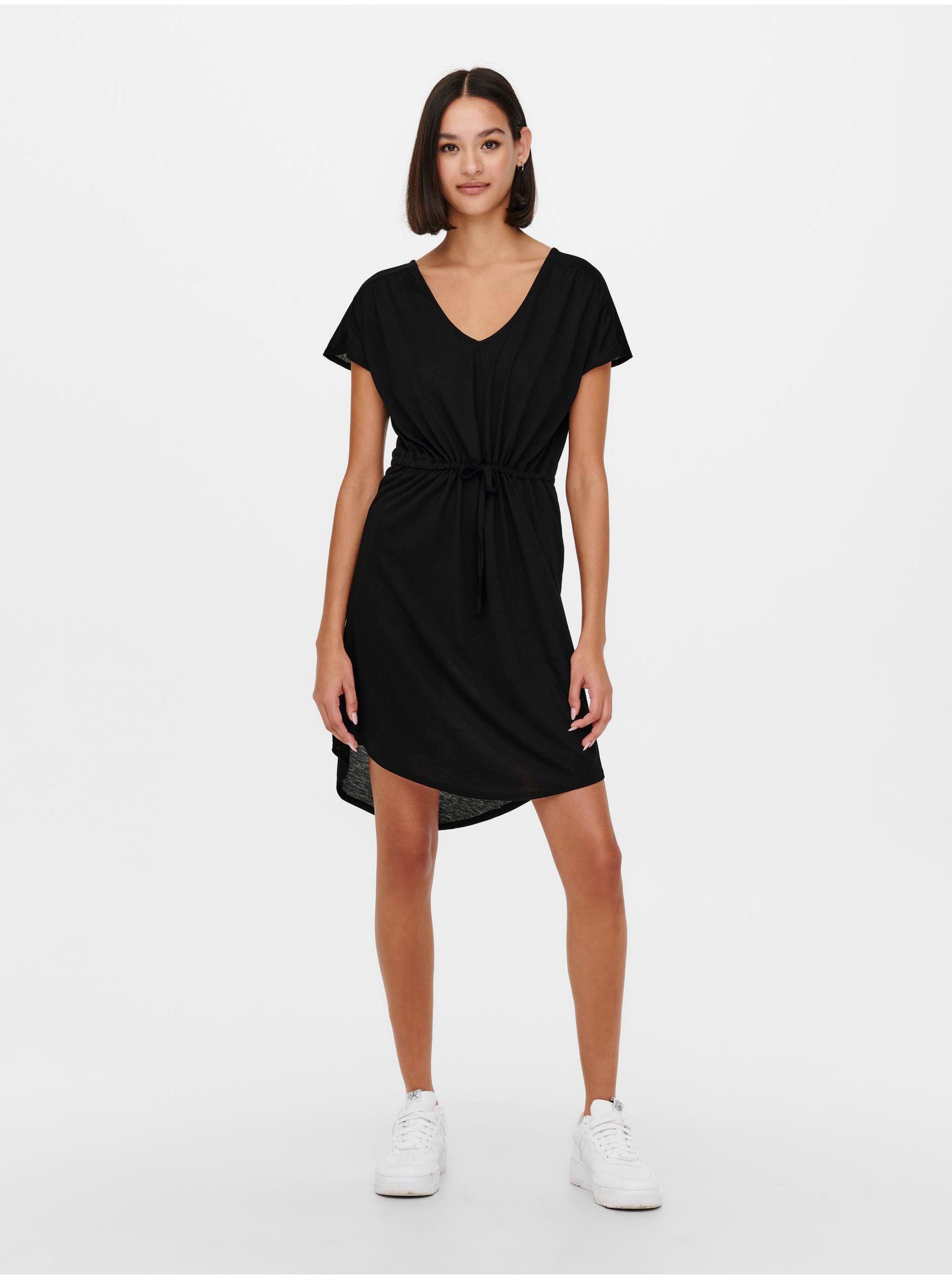 Lacno Čierne šaty s véčkovým výstrihom Jacqueline de Yong Dalila