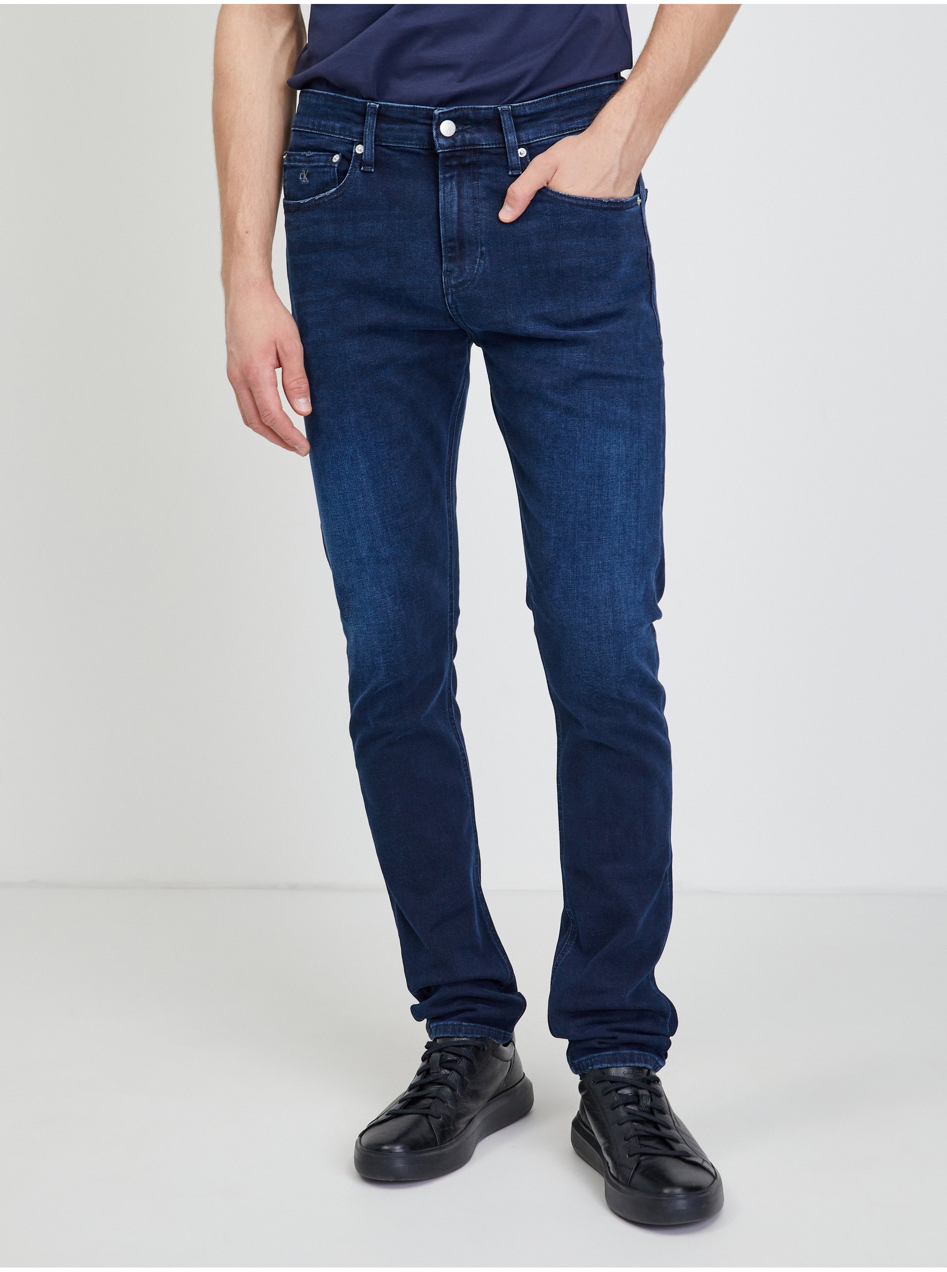 Lacno Skinny fit pre mužov Calvin Klein Jeans - tmavomodrá