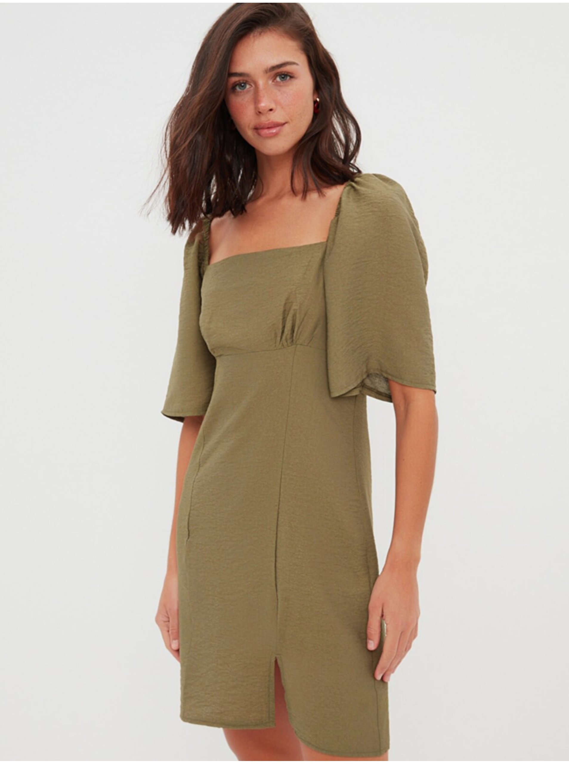 E-shop Khaki dámské krátké šaty s volnými rukávy Trendyol