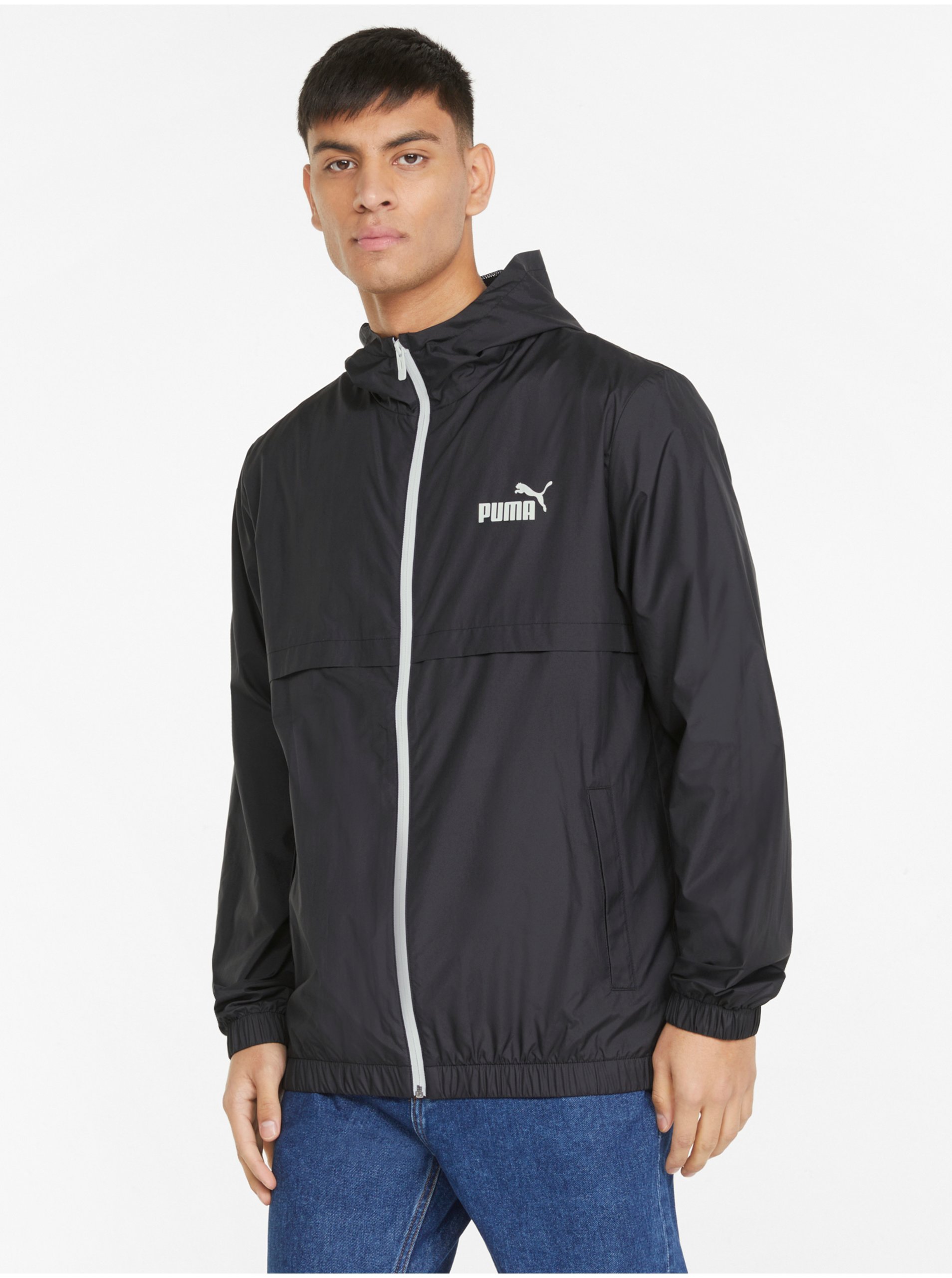 E-shop Černá pánská lehká sportovní bunda s kapucí Puma Solid Windbreaker