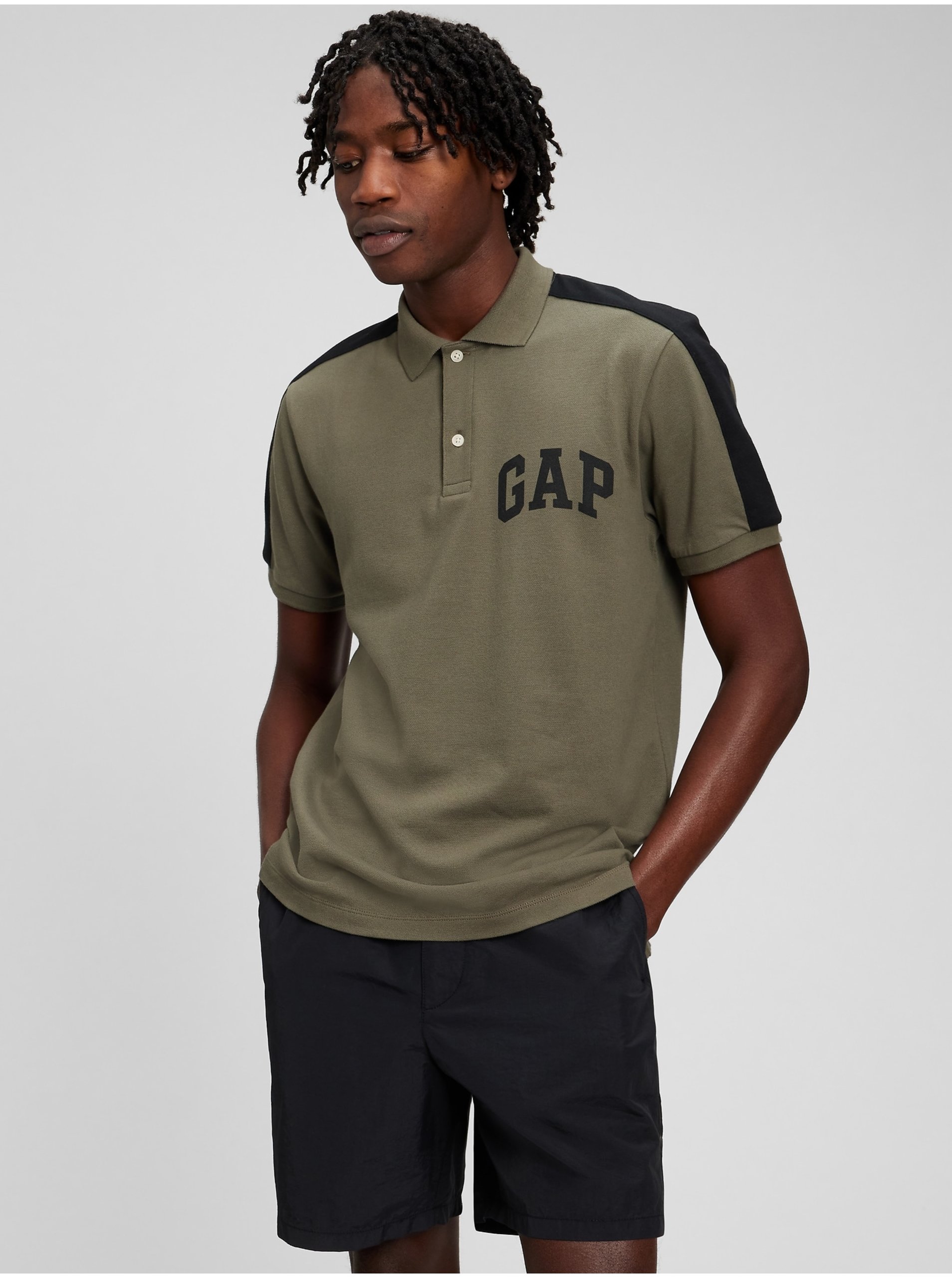 Levně Zelené pánské polo tričko s logem GAP