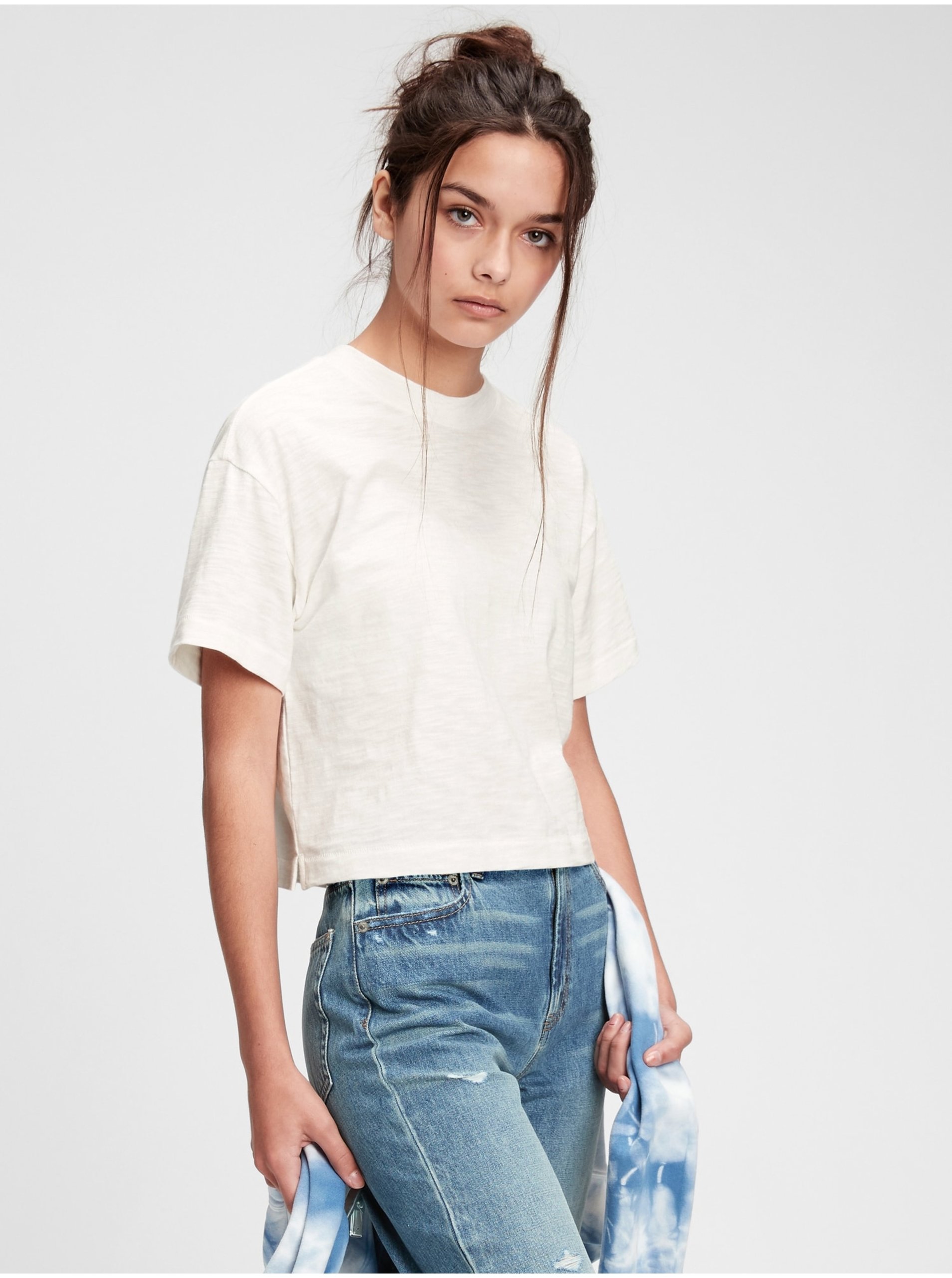 E-shop Bílé holčičí tričko z organické bavlny GAP Teen