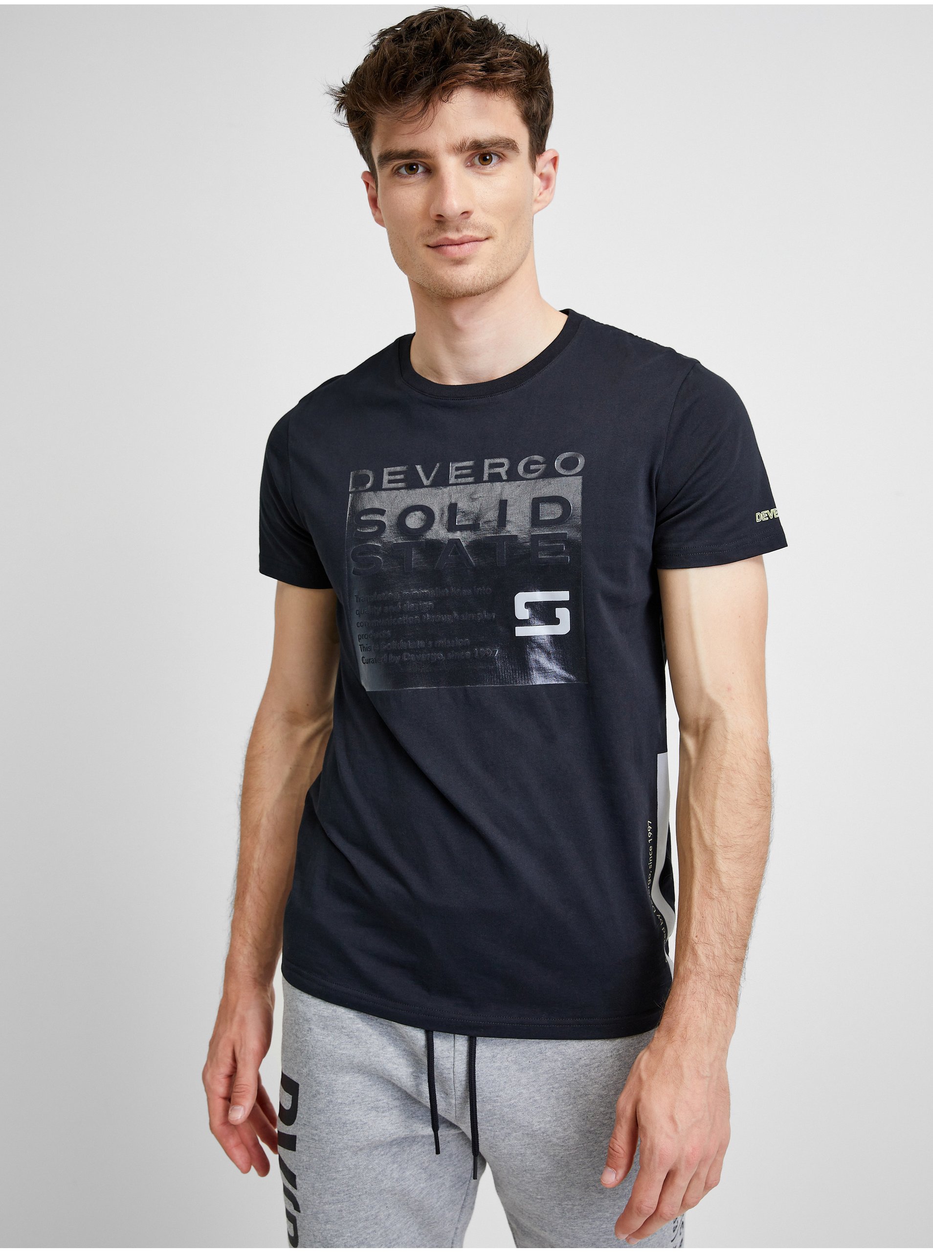 E-shop Černé pánské tričko Devergo