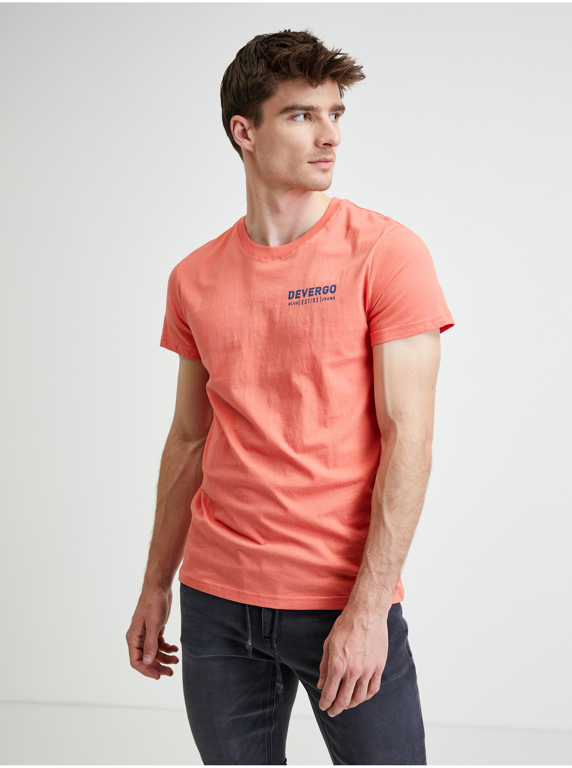 Levně Oranžové pánské tričko Devergo