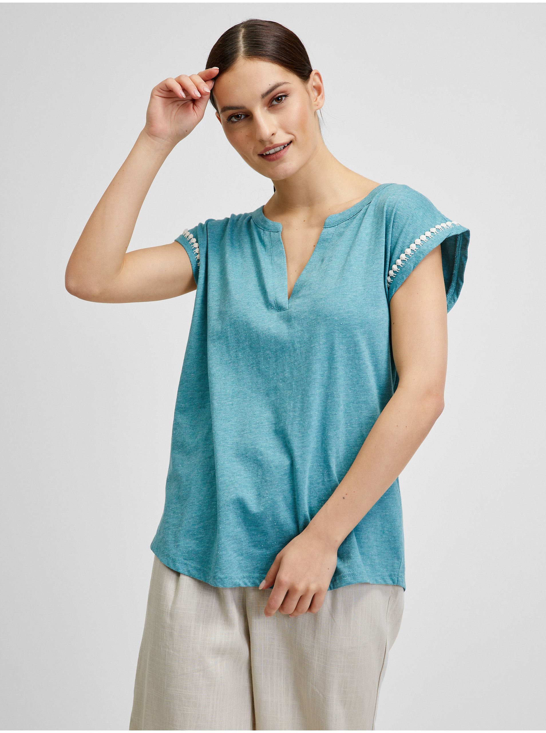 Levně Modré dámské tričko s ozdobnými detaily Brakeburn