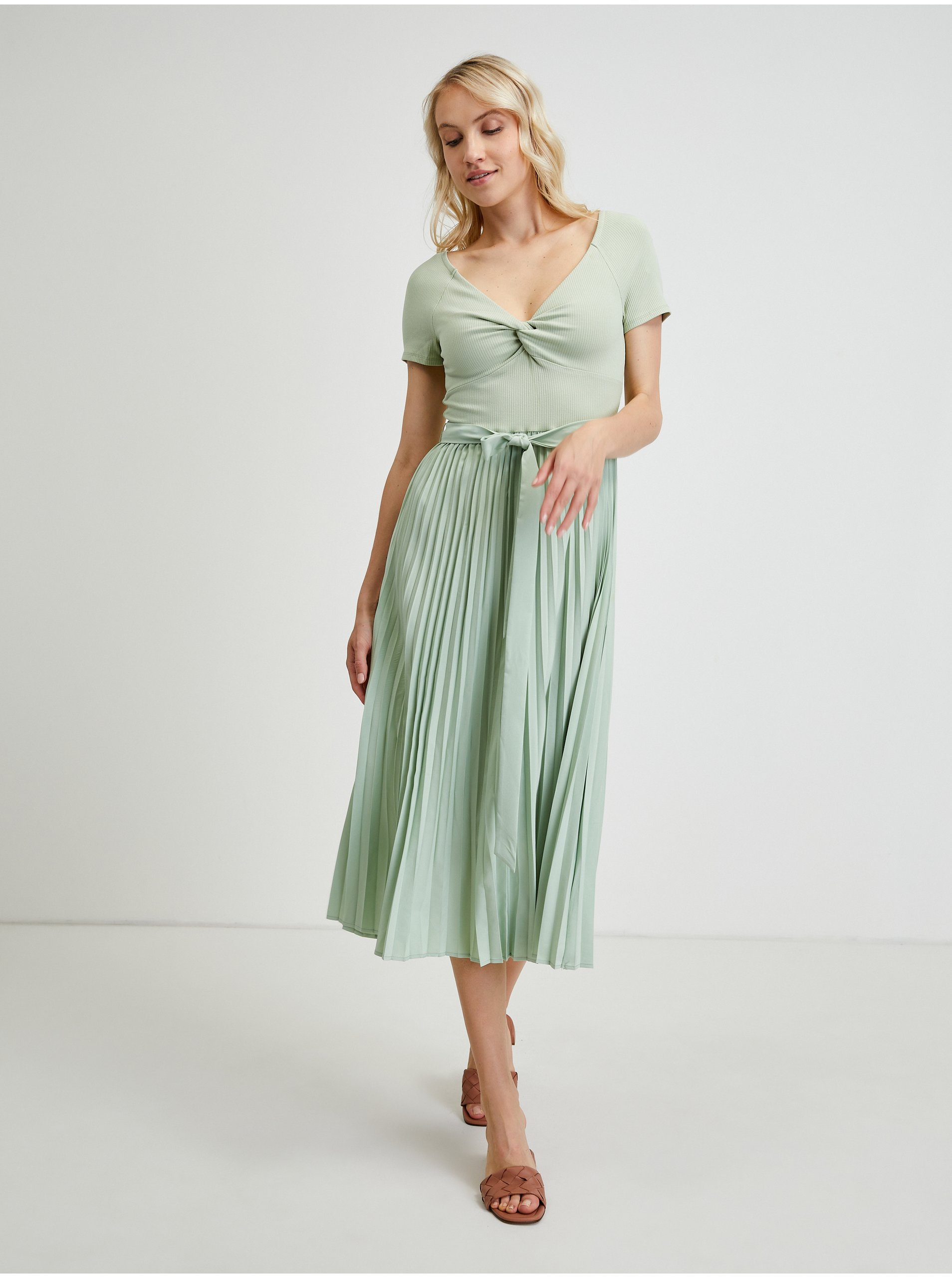 Lacno Letné a plážové šaty pre ženy Guess - svetlozelená