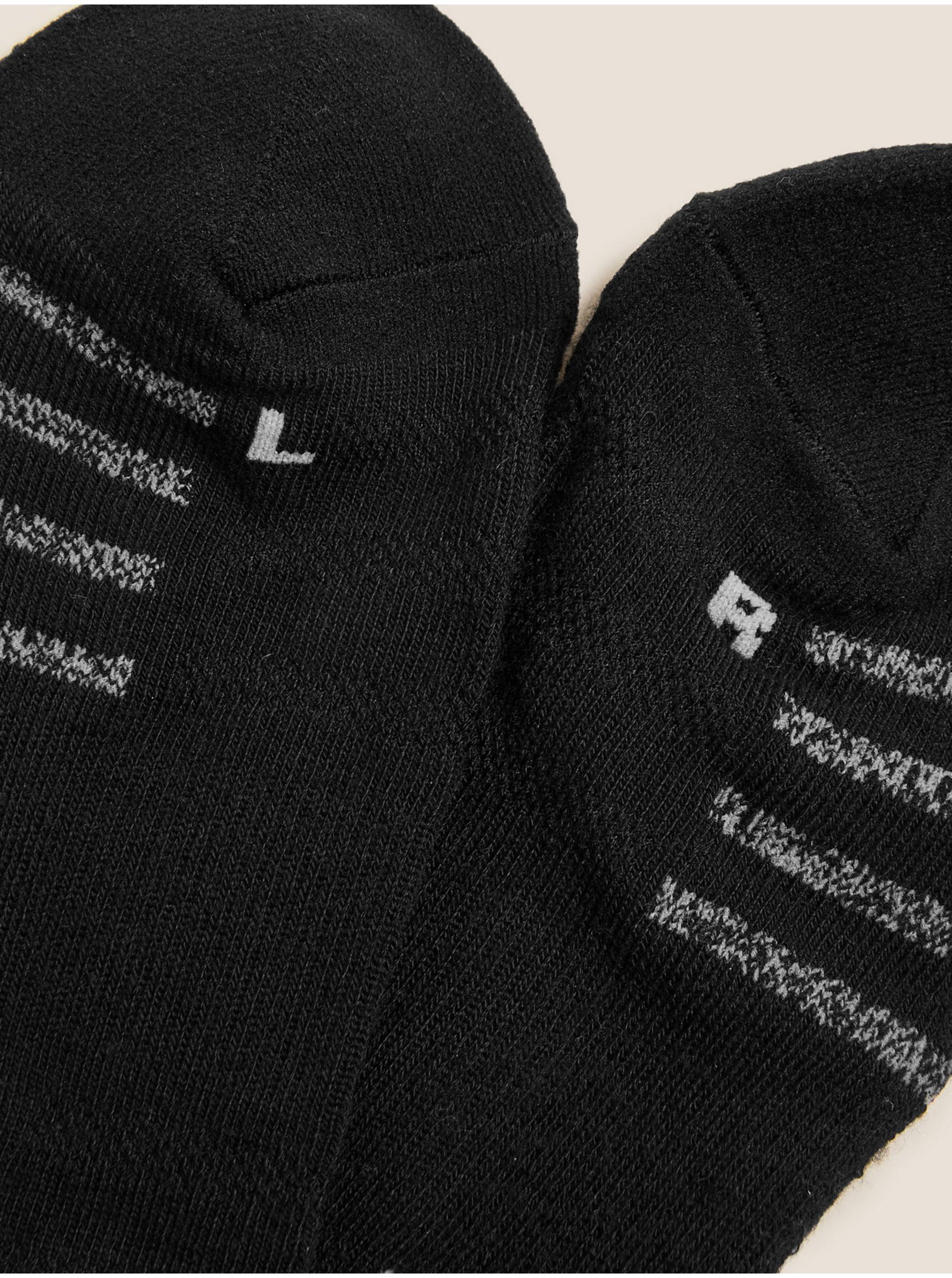 Lacno 5 párov športových ponožiek Freshfeet™ so šikmými pruhmi a vysokým podielom bavlny Marks & Spencer čierna