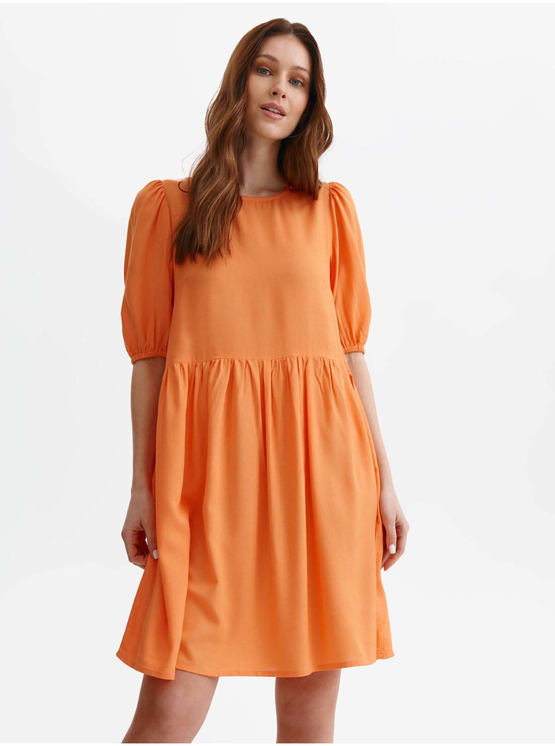 Lacno Oranžové dámske krátke šaty s balonovými rukávmi TOP SECRET