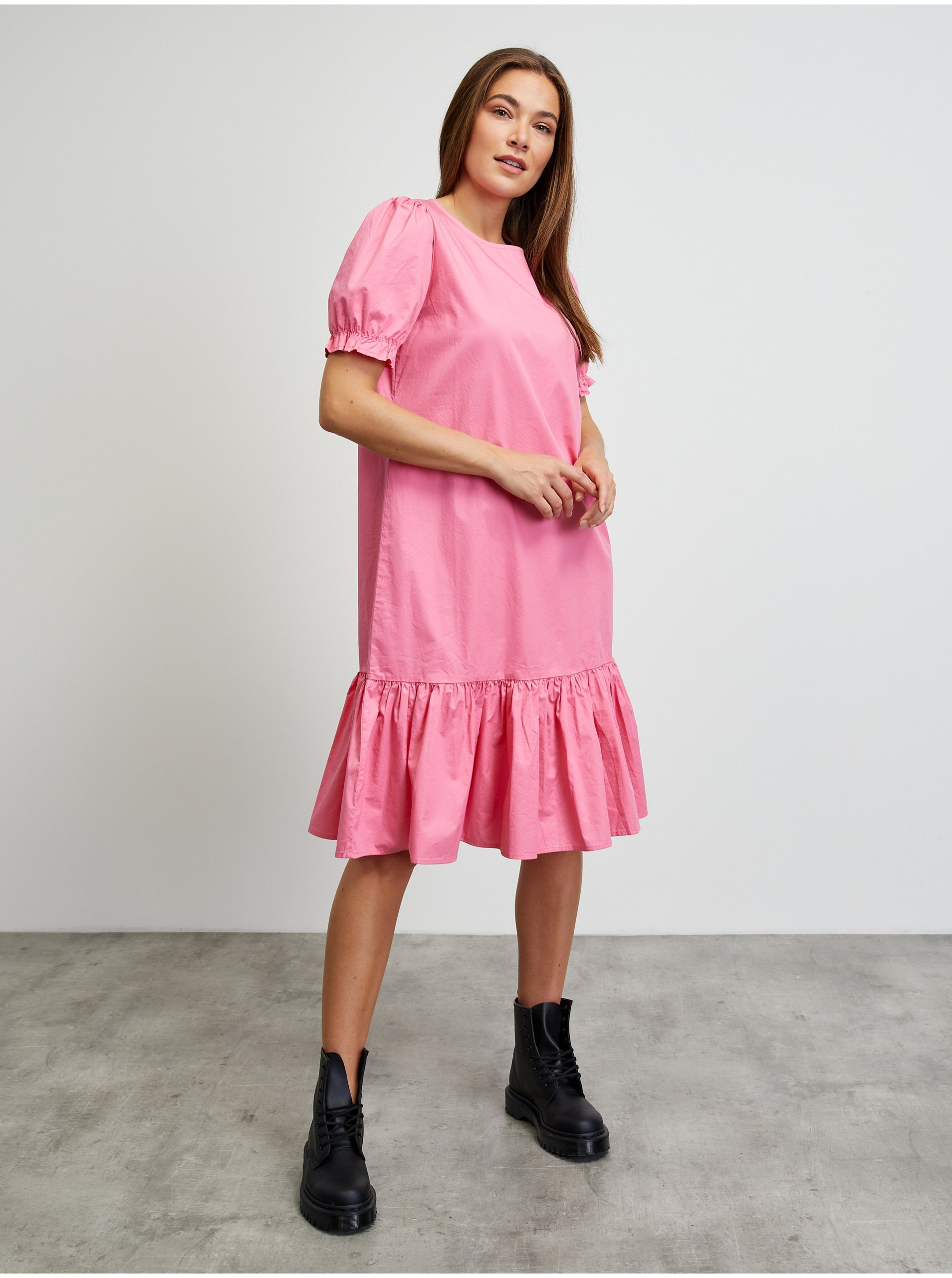 Levně Růžové šaty s volánem ZOOT.lab Trinitee