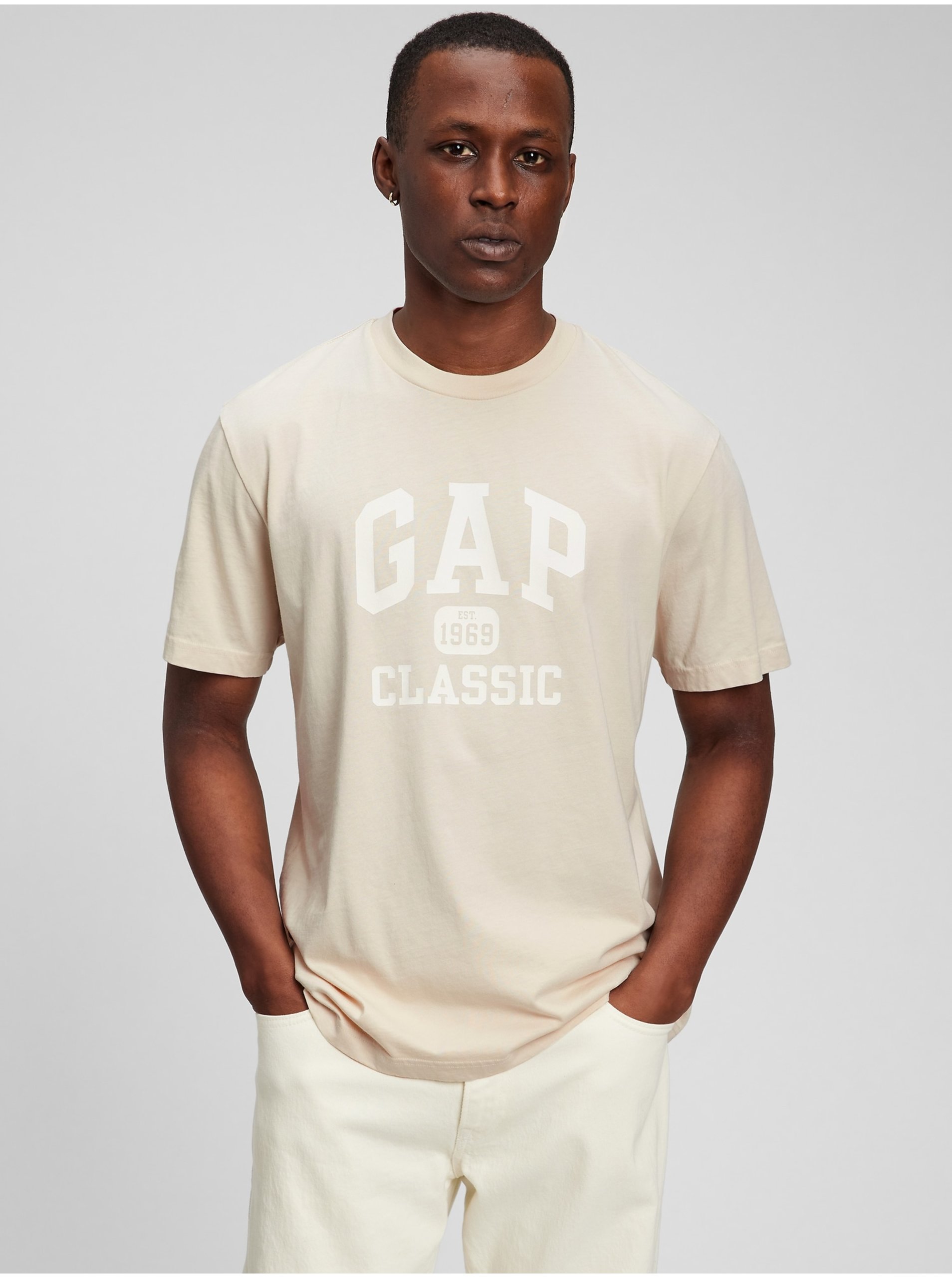 Levně Béžové pánské tričko logo GAP 1969 Classic organic