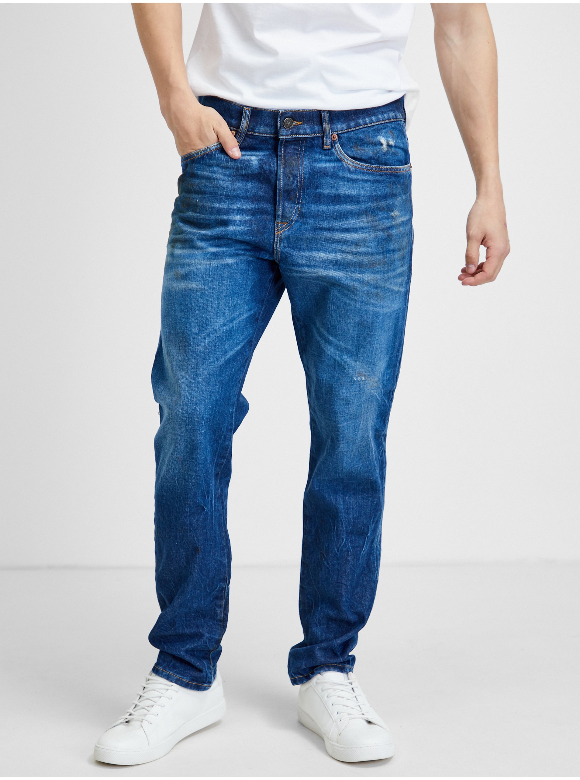 Levně Modré pánské straight fit džíny s vyšisovaným efektem Diesel Fining