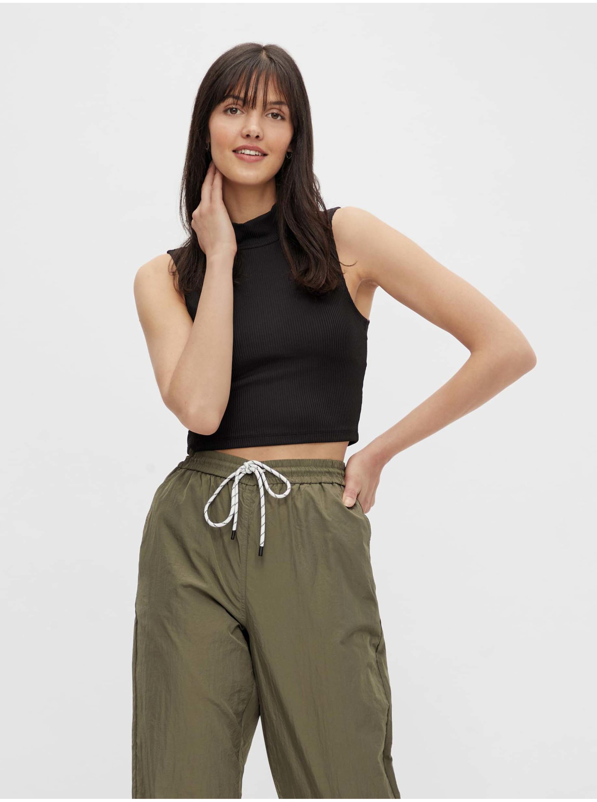 Levně Černý crop top Pieces Gunva