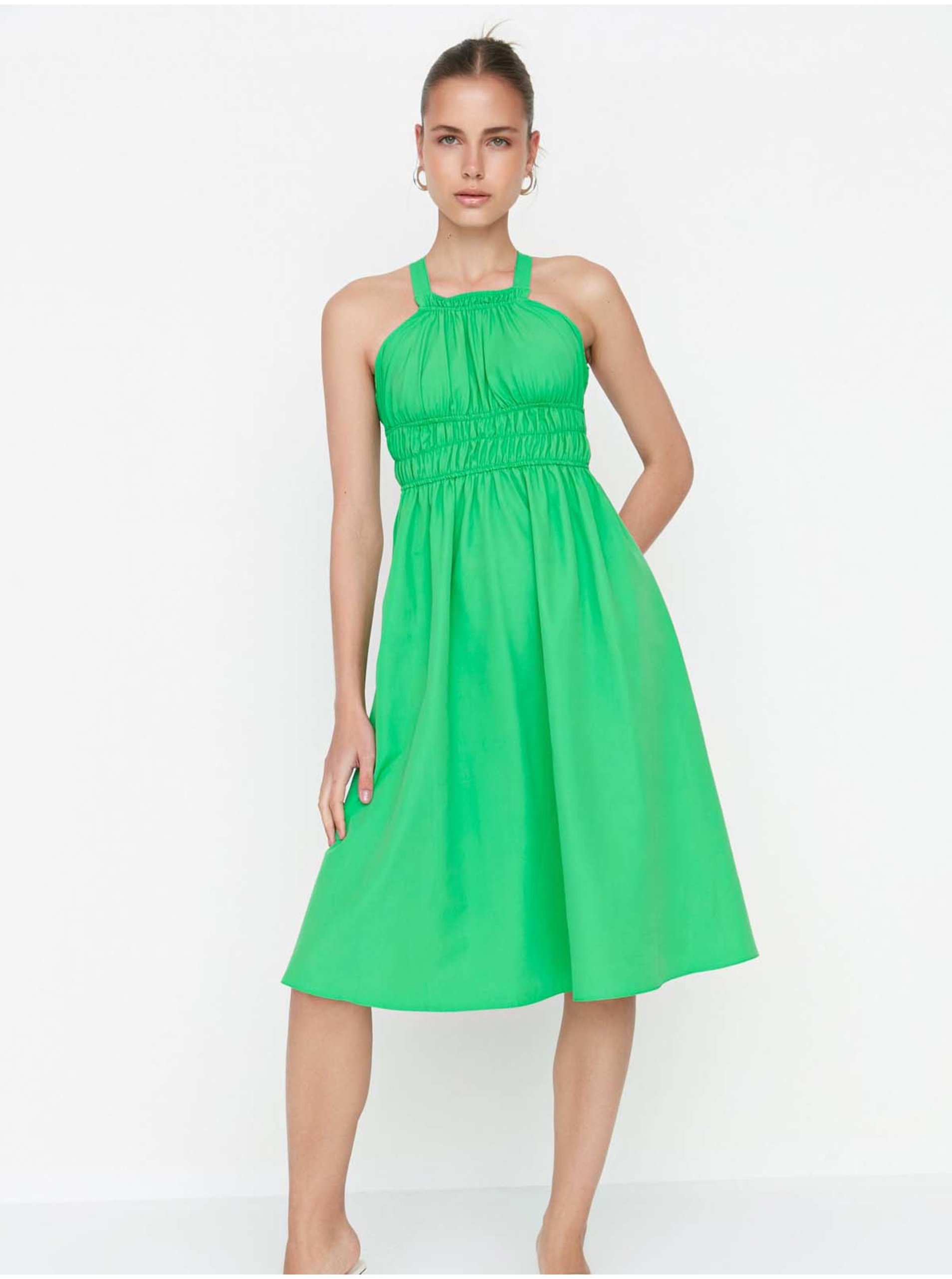E-shop Světle zelené šaty na ramínka Trendyol