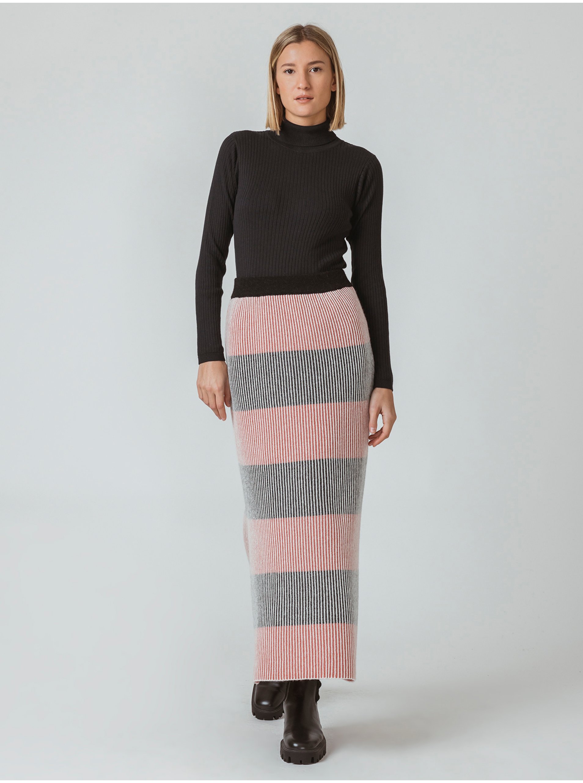 E-shop Šedo-růžová pruhovaná svetrová maxi sukně s příměsí vlny SKFK Leizuri