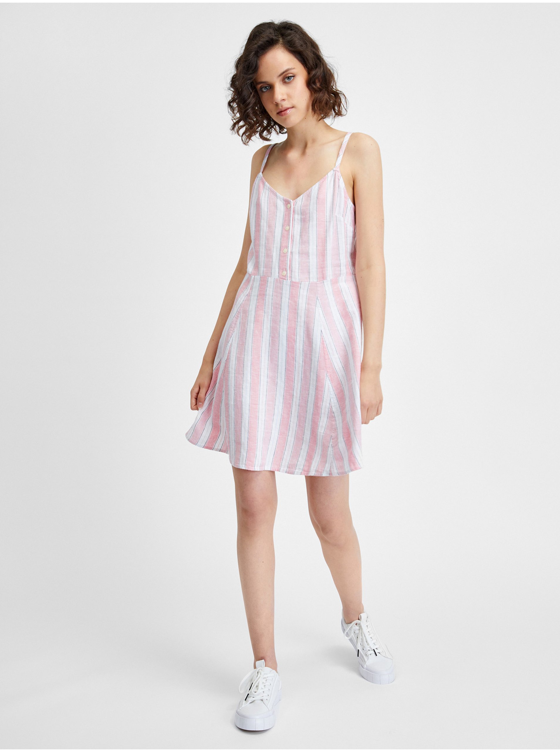E-shop Bílo-růžové dámské pruhované lněné šaty na ramínka GAP