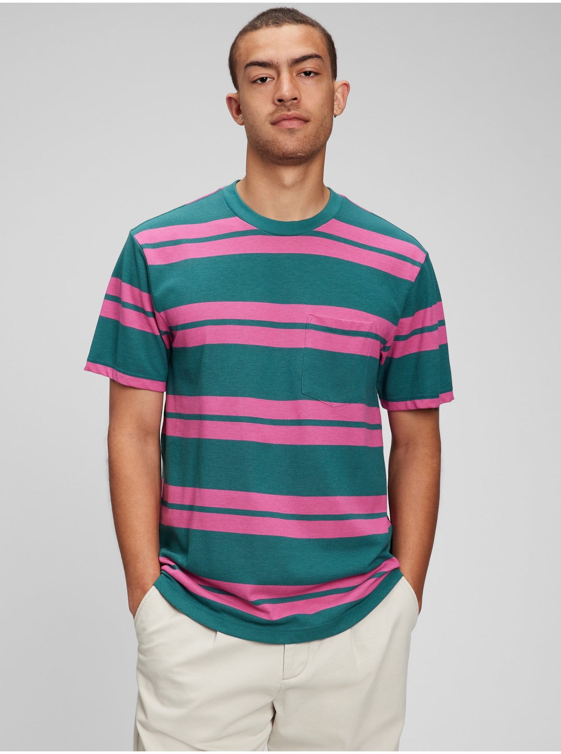 Levně Růžovo-zelené pánské pruhované tričko GAP