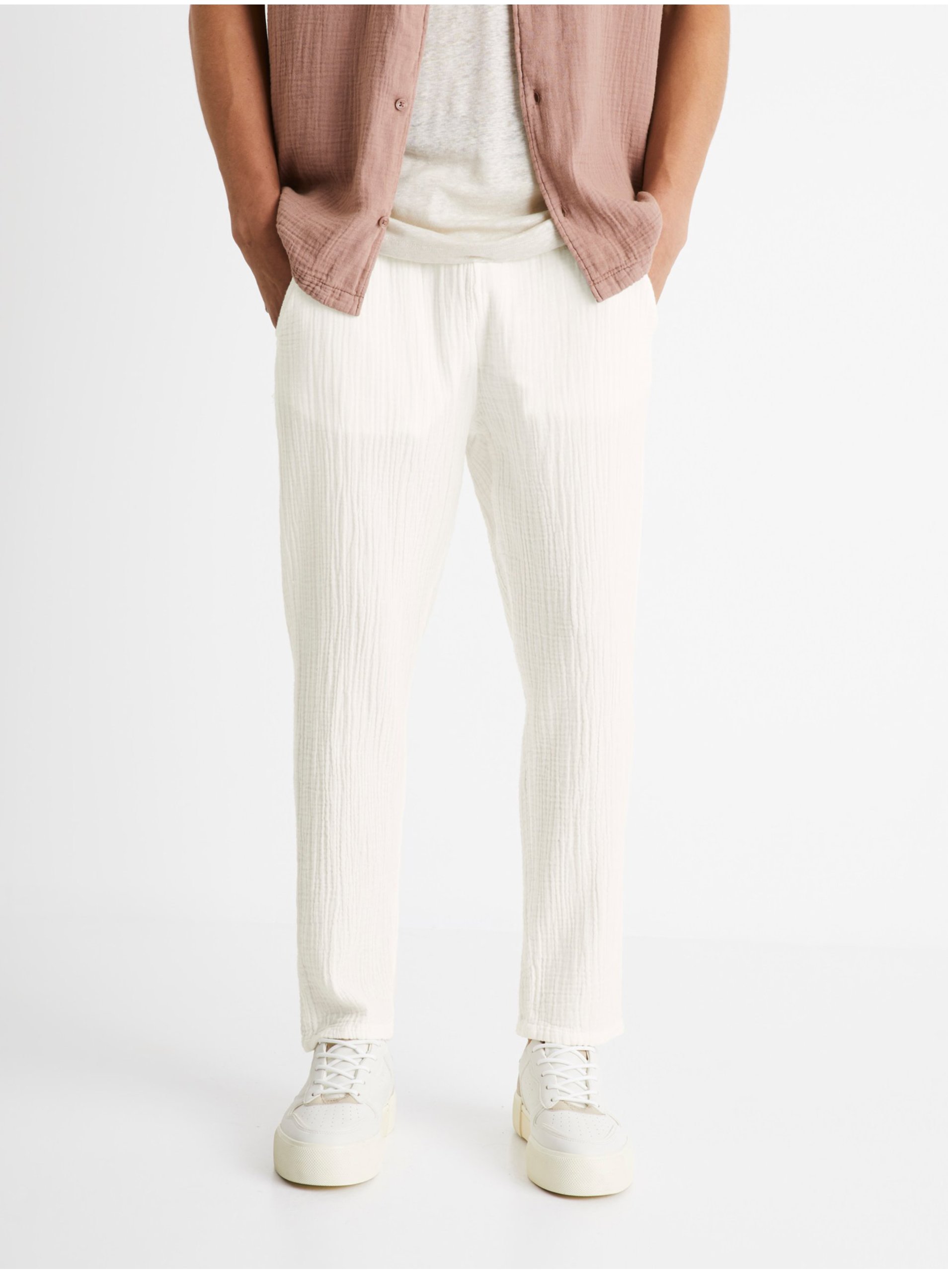 E-shop Biele bavlnené nohavice Celio Cobogaze
