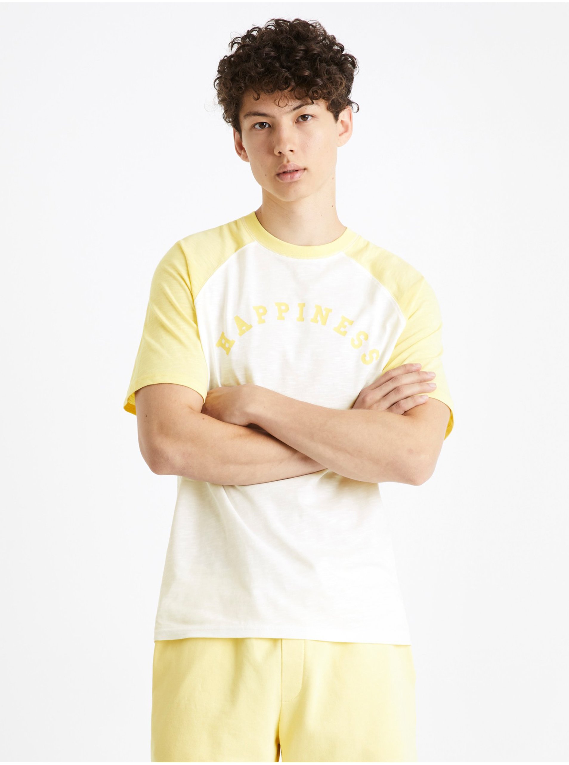 Levně Žluto-bílé pánské tričko Celio Ceraglan Happiness