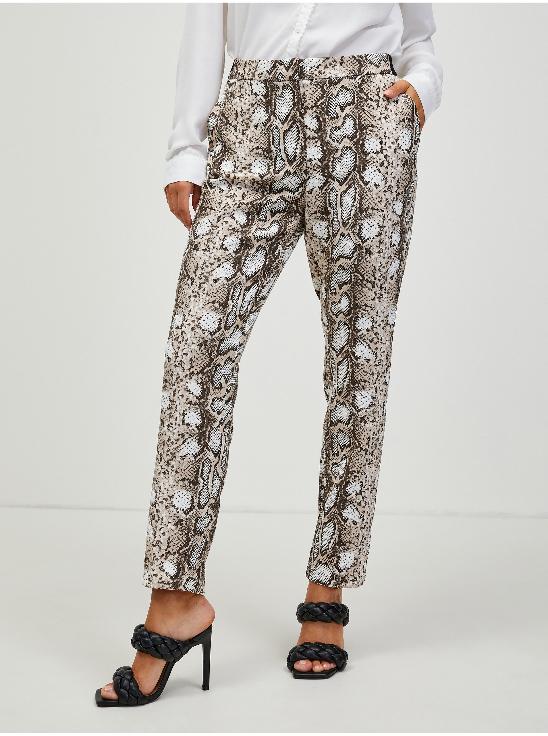 E-shop Bílo-hnědé vzorované straight fit kalhoty CAMAIEU