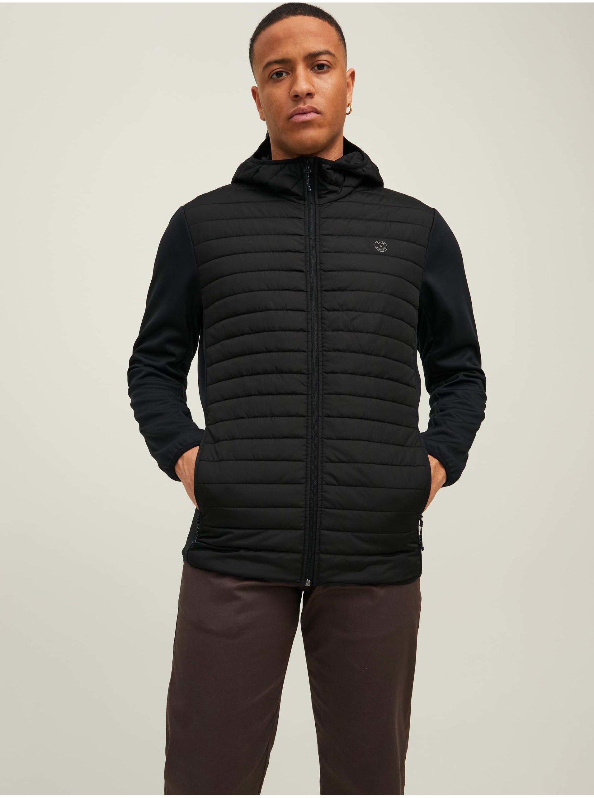 E-shop Černá prošívaná lehká bunda s kapucí Jack & Jones Multi