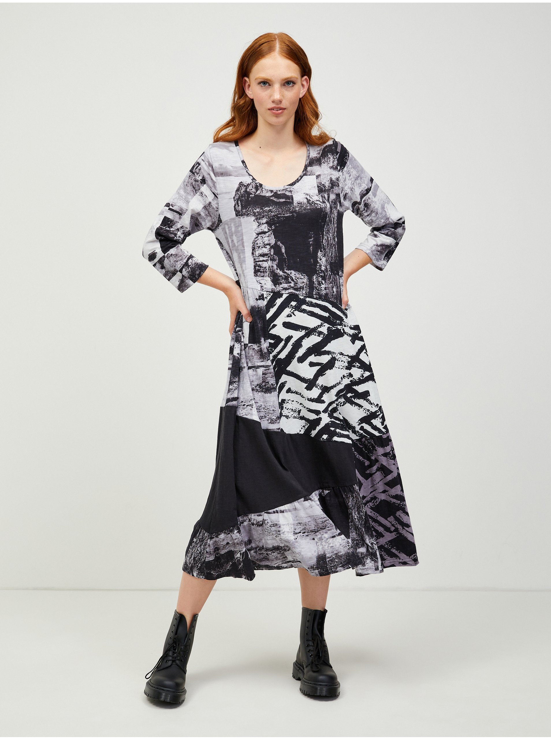 Levně Bílo-černé dámské vzorované šaty Orientique Gozo