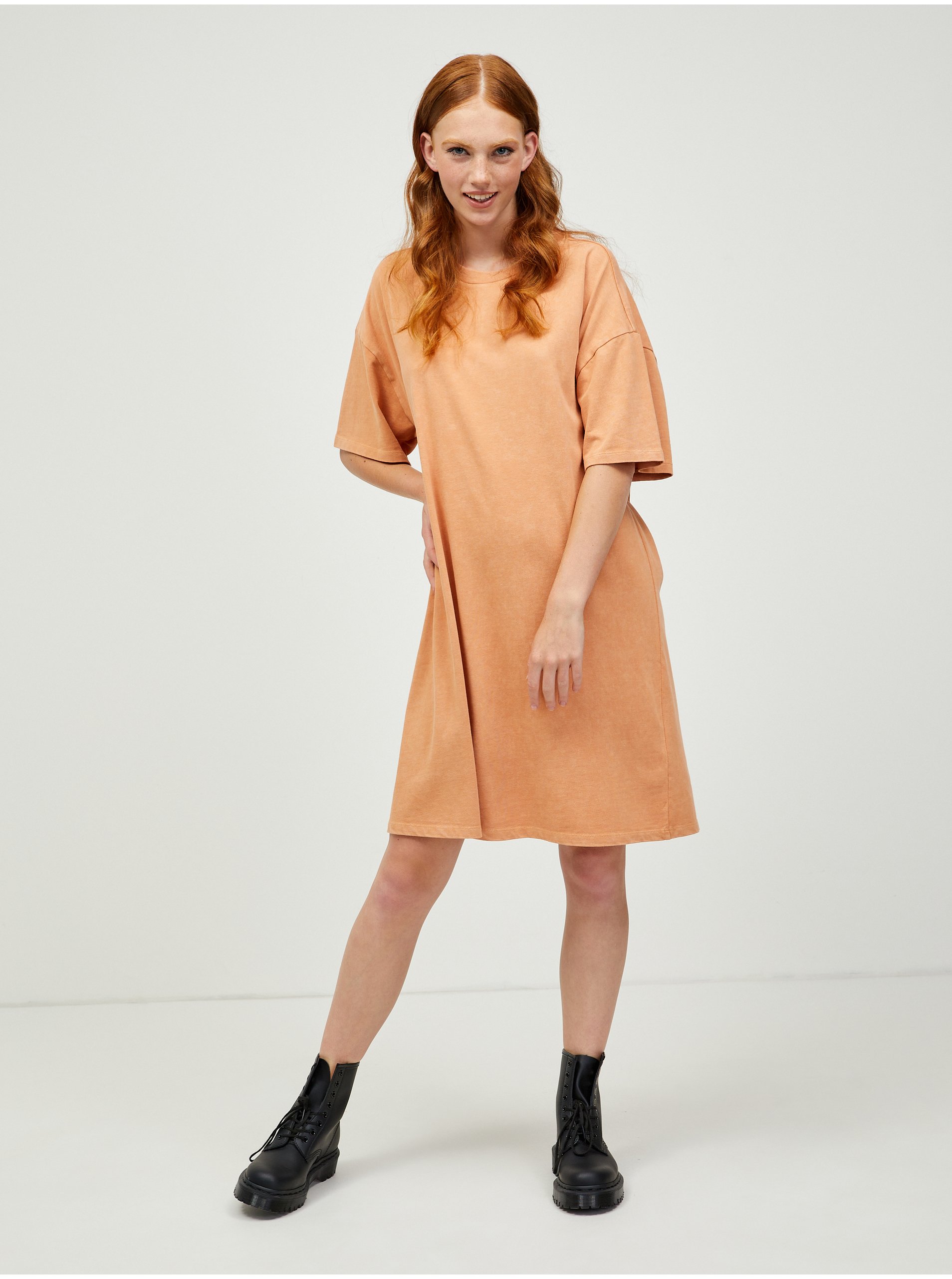 Levně Oranžové basic šaty Pieces Taryn