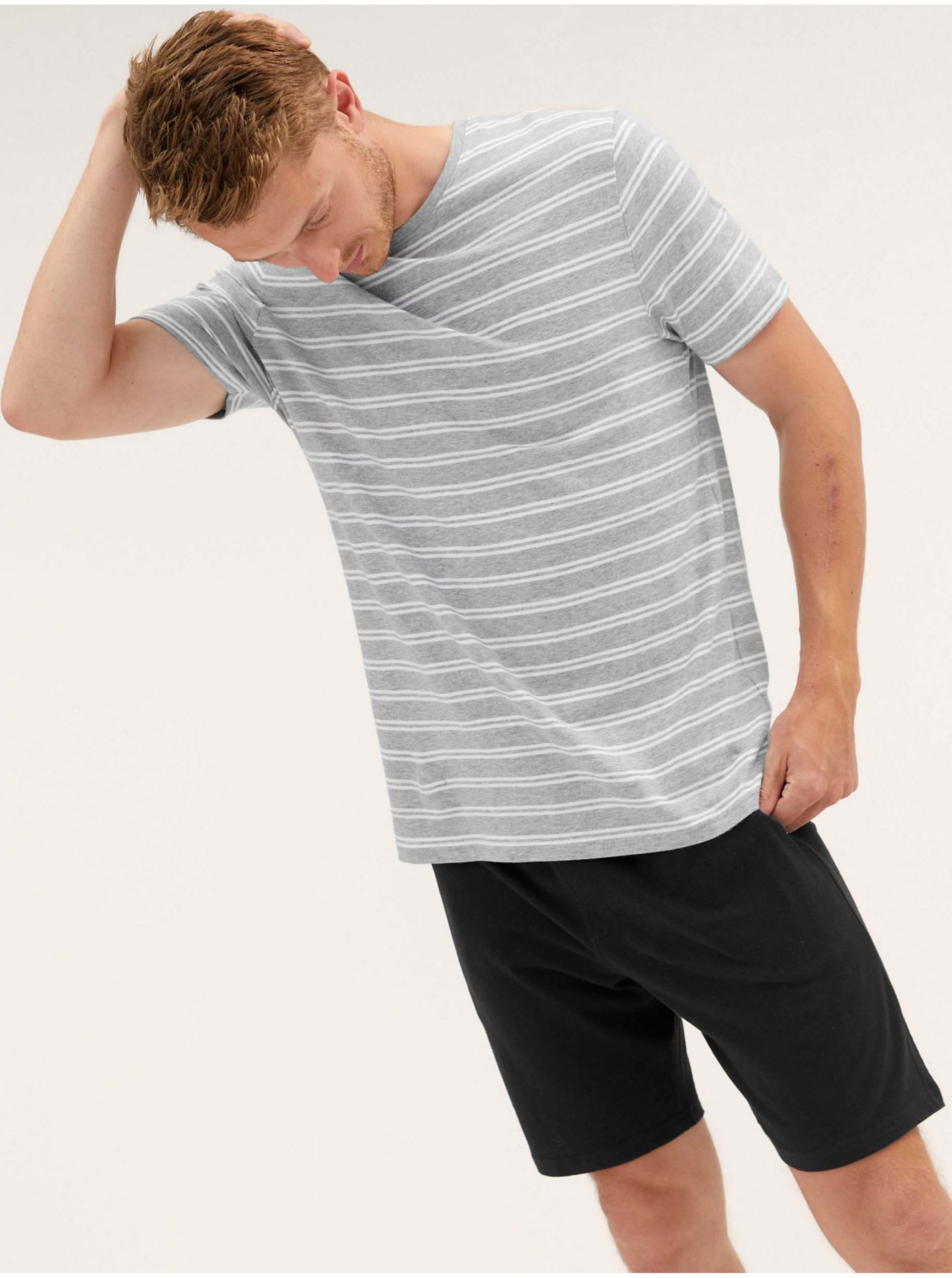 E-shop Černo-šedé pánské pruhované pyžamo Marks & Spencer