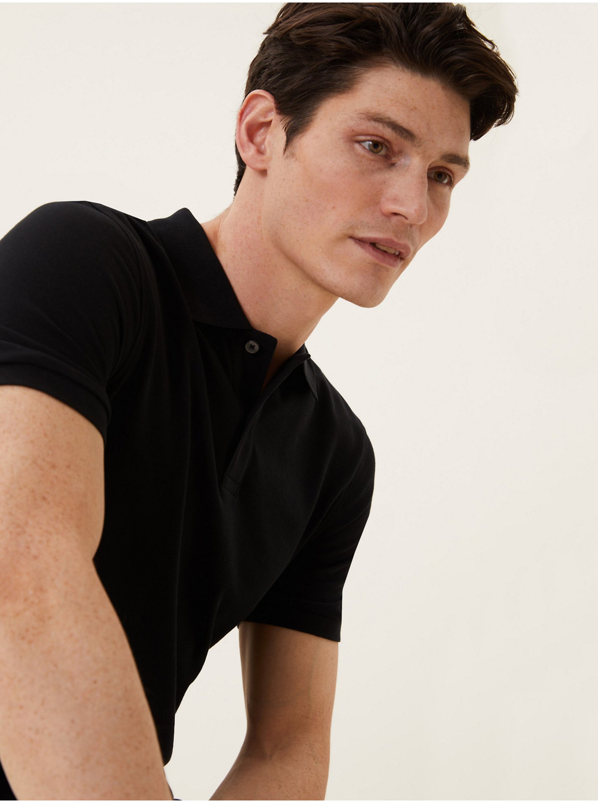 Levně Černé pánské polo tričko úzkého střihu z čisté bavlny Marks & Spencer