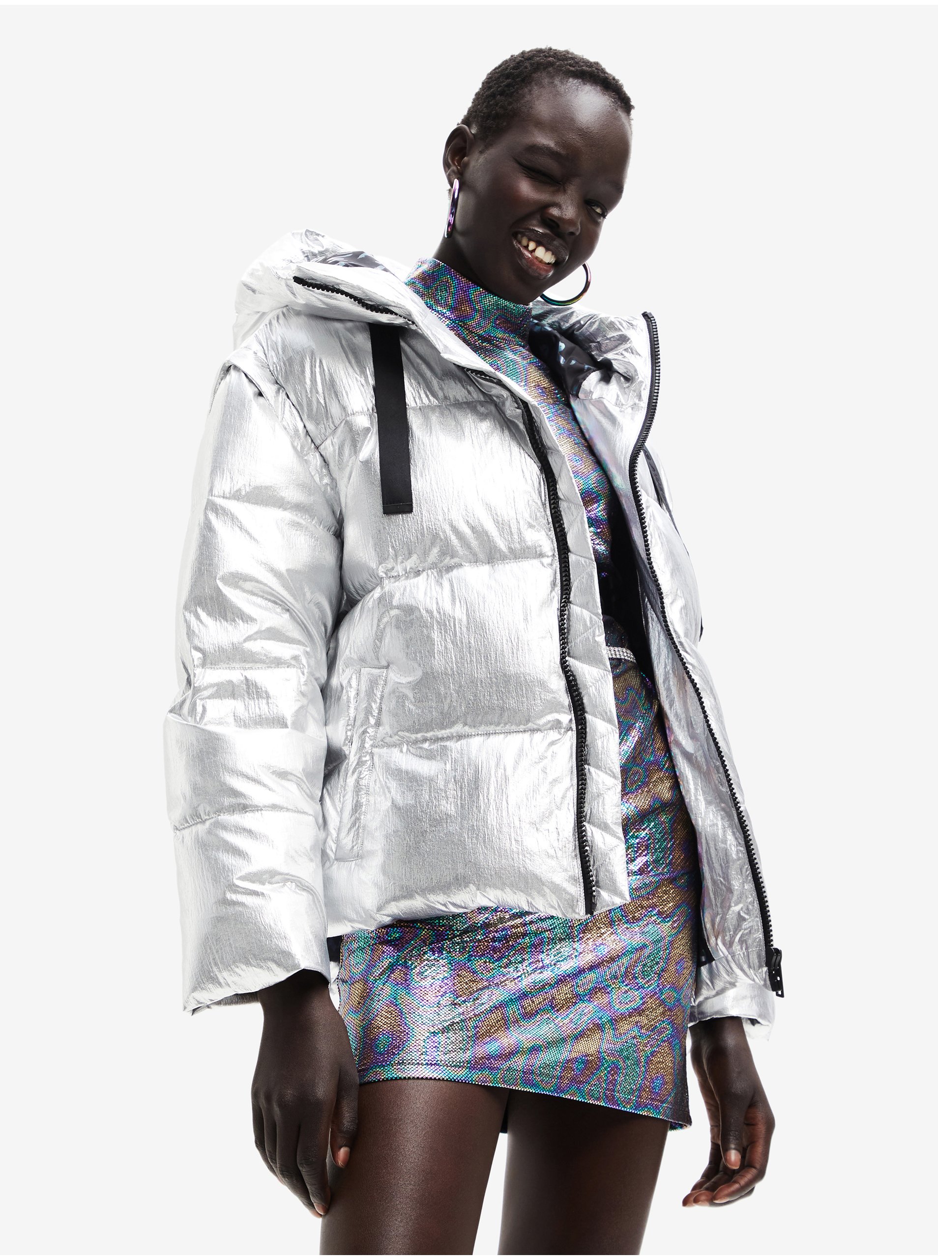 E-shop Dámská zimní bunda ve stříbrné barvě Desigual