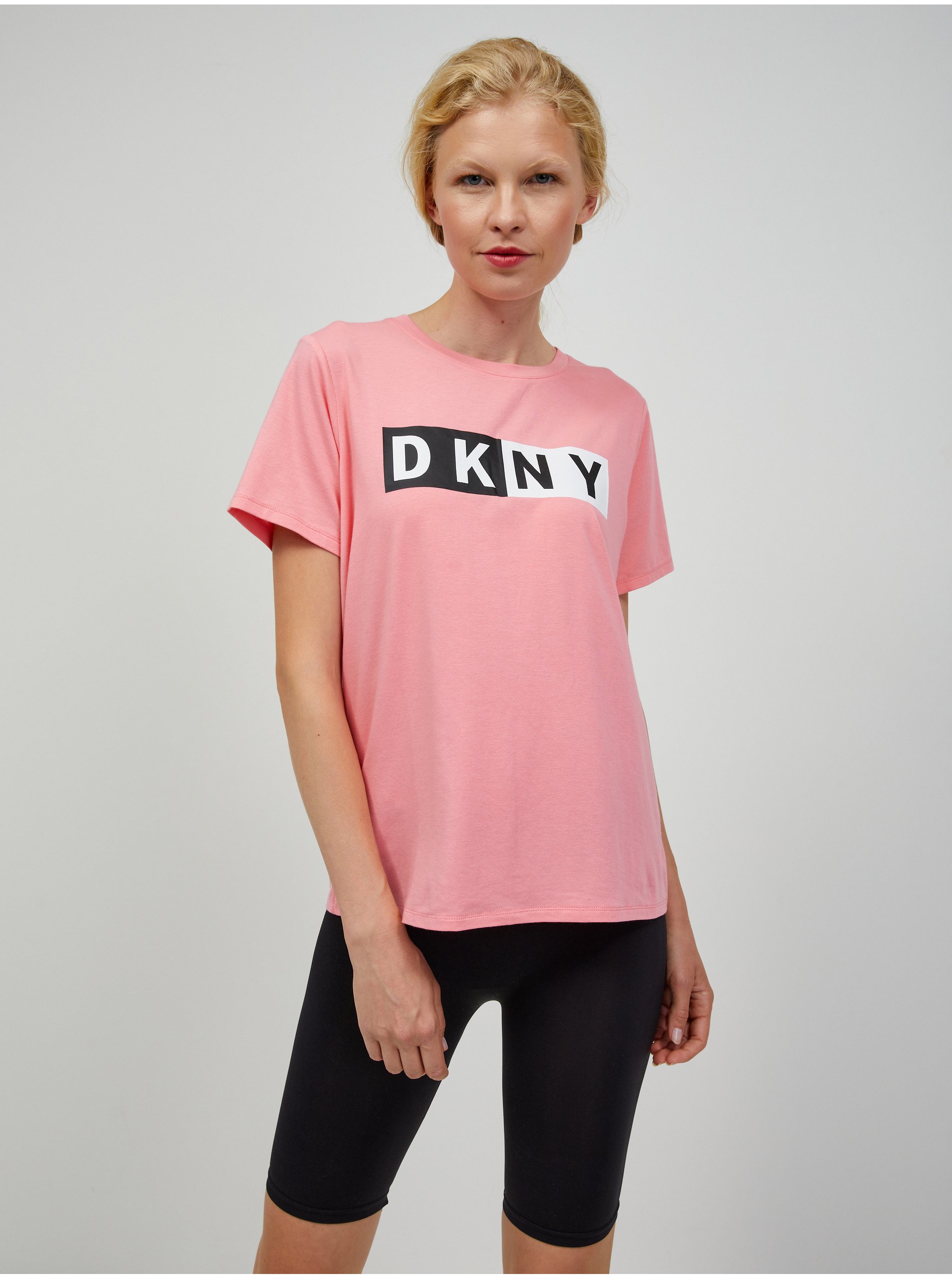 Levně Světle růžové dámské tričko DKNY