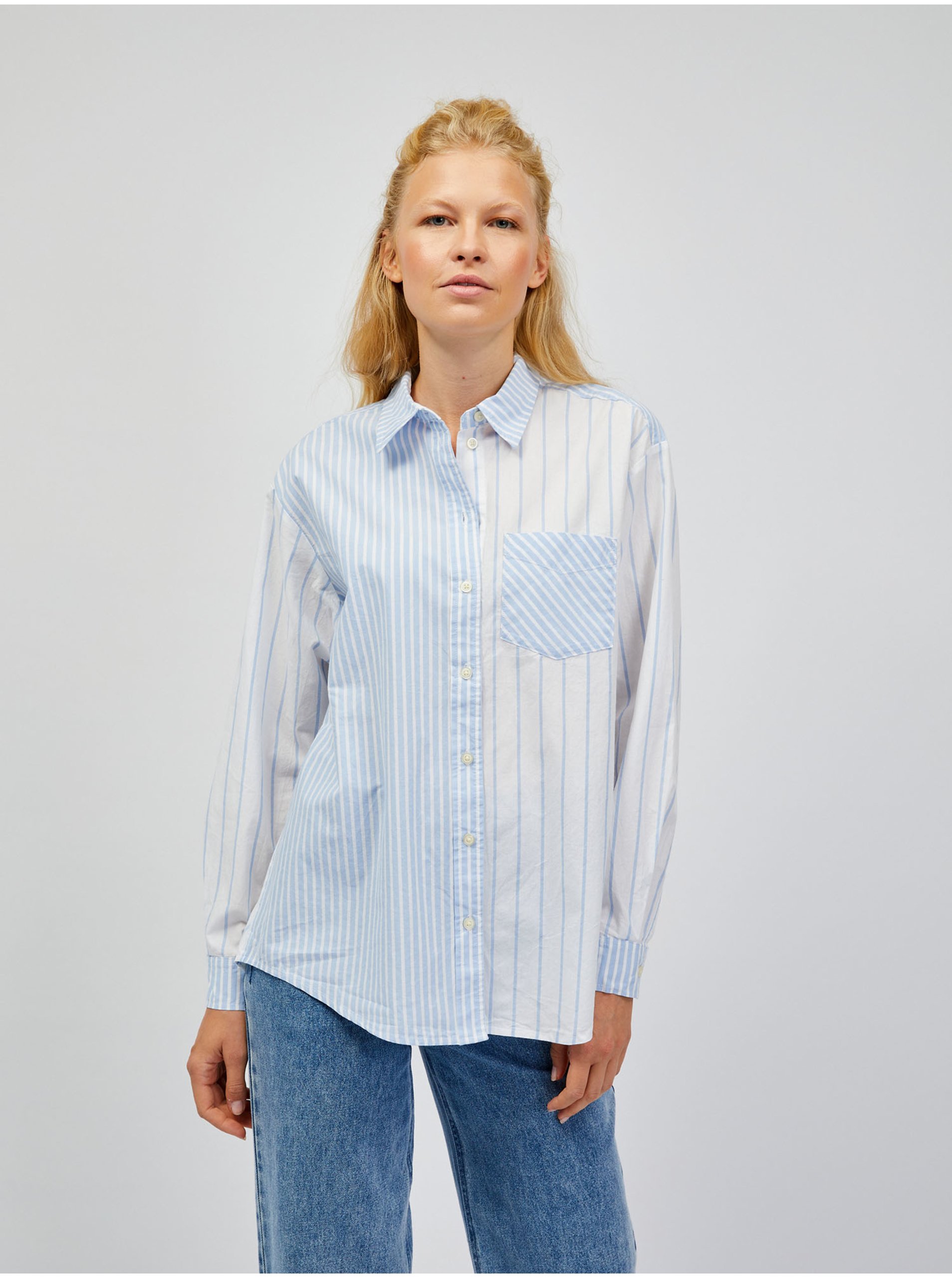 Levně Bílo-modrá dámská pruhovaná košile GAP