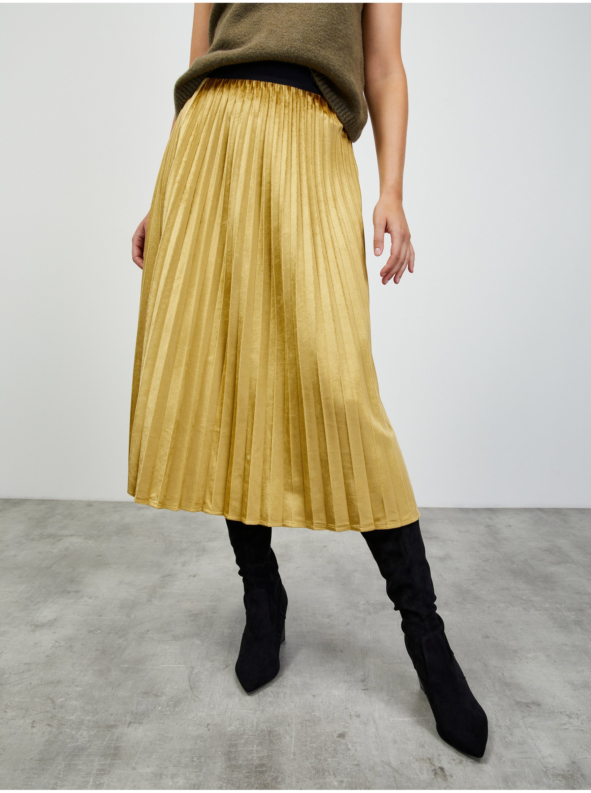 Levně Plisovaná midi sukně ve zlaté barvě a sametové úpravě ZOOT.lab Nova