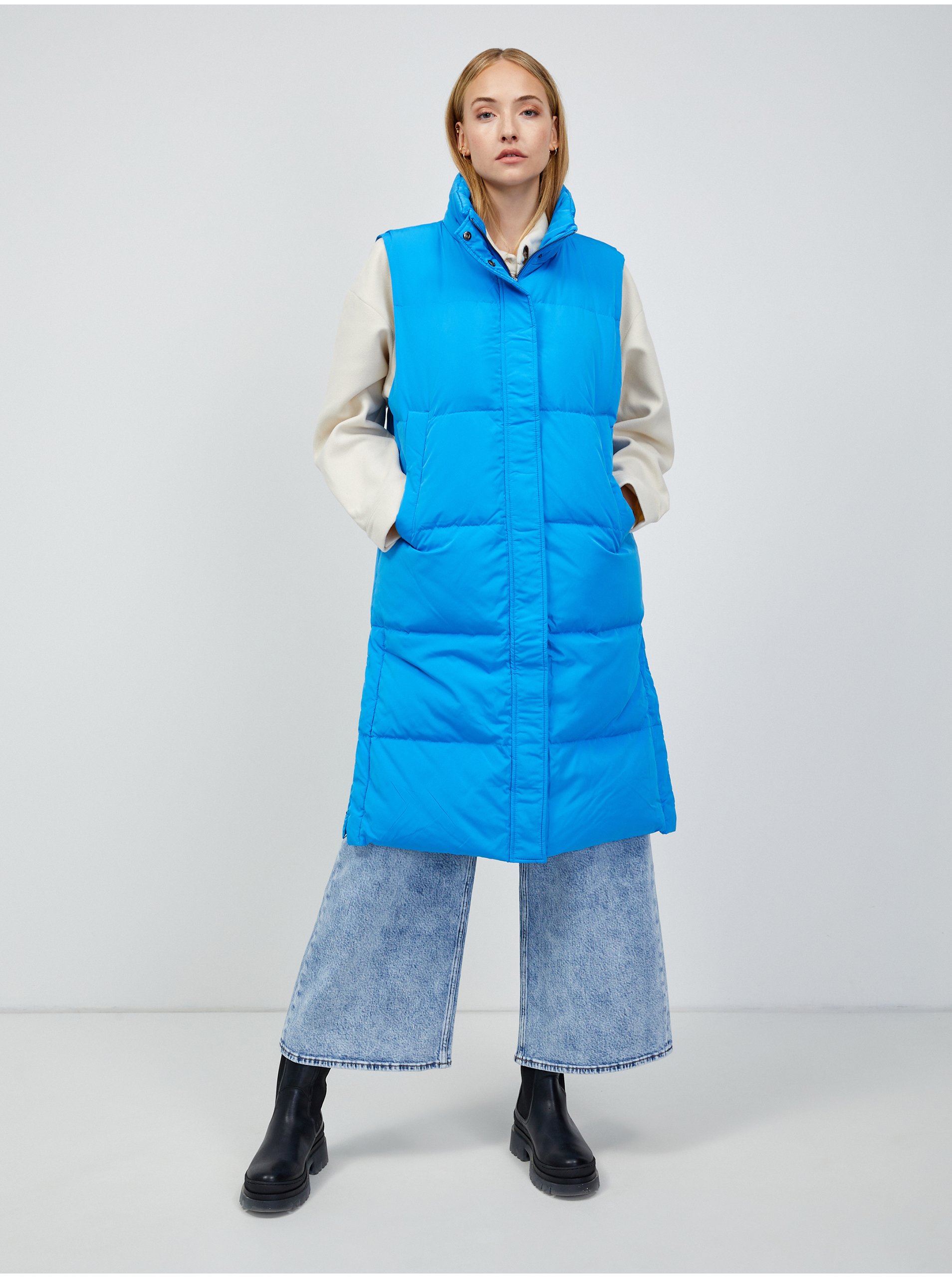 E-shop Modrá dámská péřová prošívaná vesta ICHI