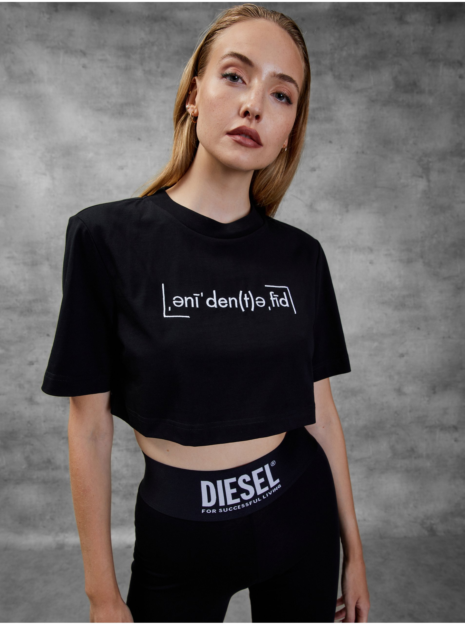 Levně Černé dámské cropped tričko Diesel