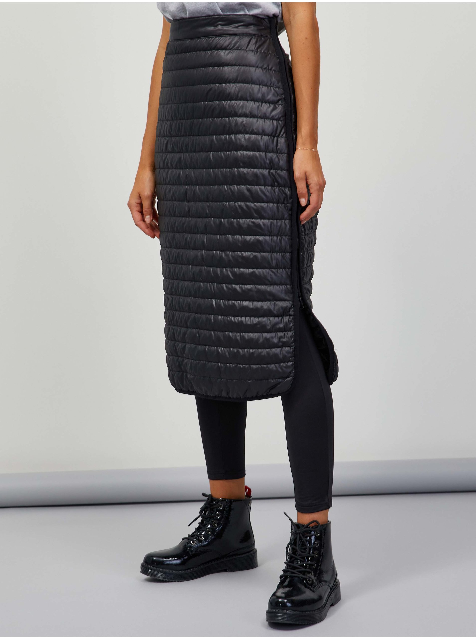 E-shop Černá dámská prošívaná sukně SAM 73 Denavi