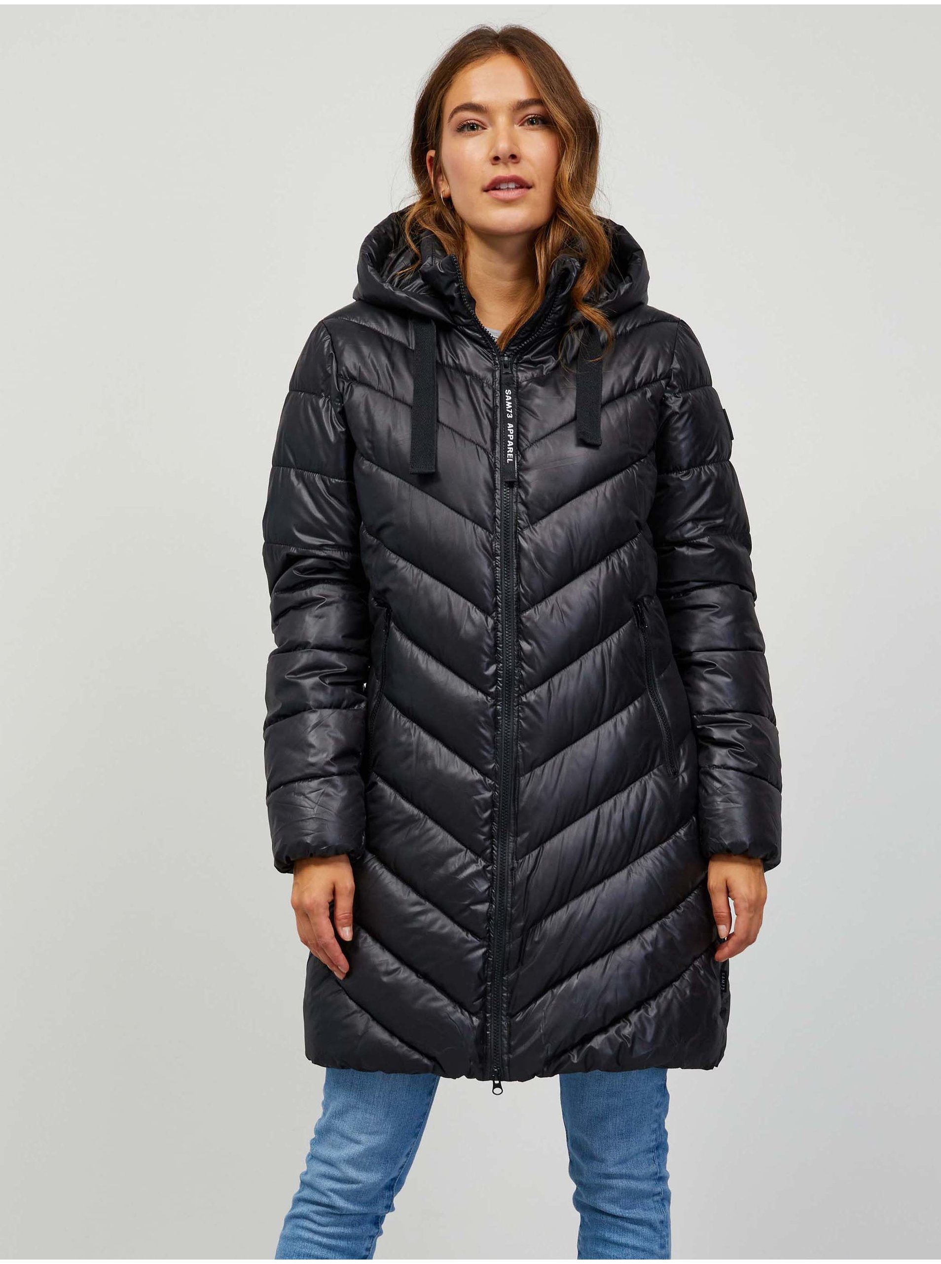 E-shop Černý dámský prošívaný kabát s kapucí SAM 73 Fisseha