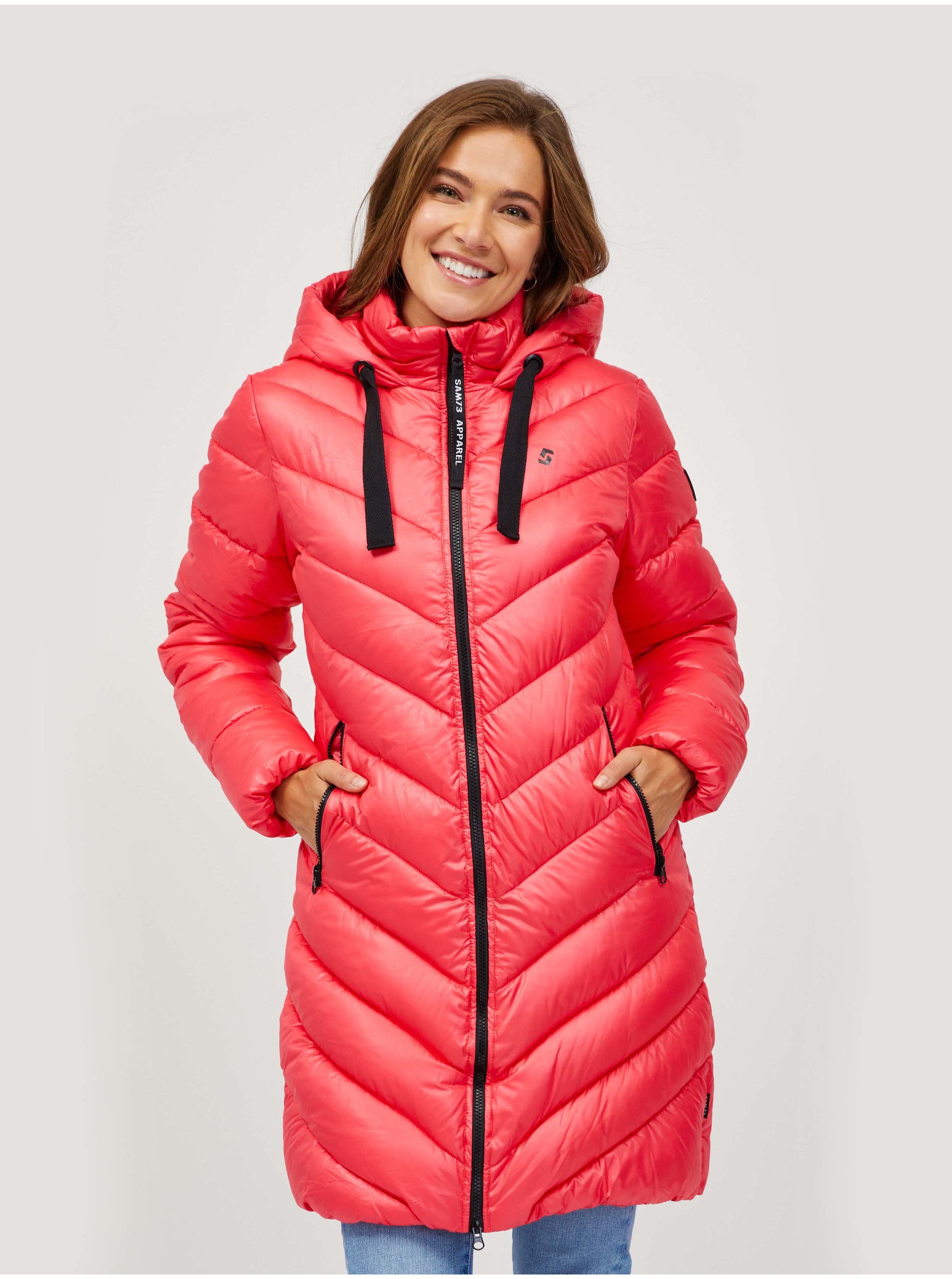 Levně Tmavě růžový dámský prošívaný kabát s kapucí SAM 73 Fisseha