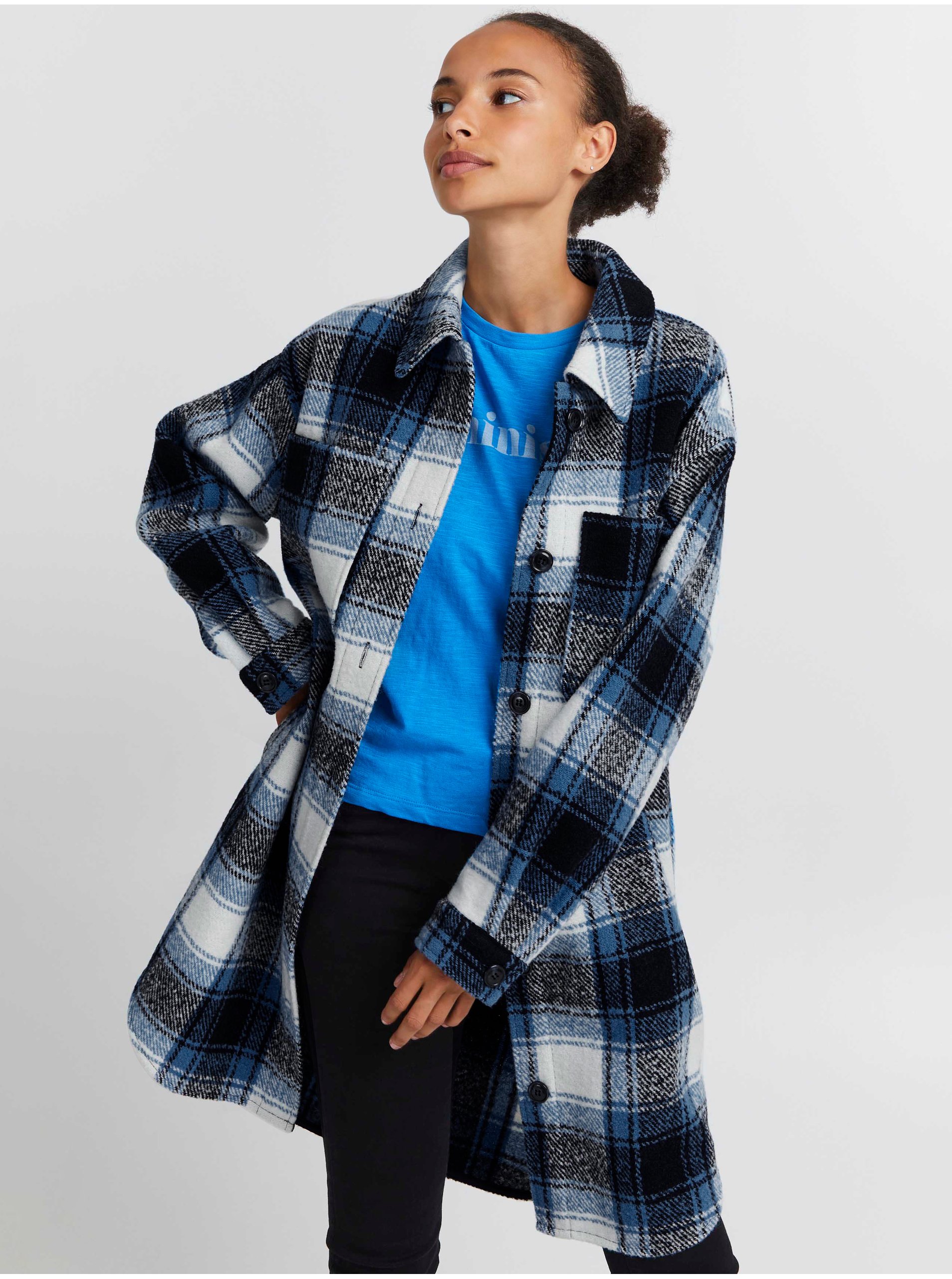 E-shop Tmavě modrý dámský lehký kostkovaný košilový kabát ICHI