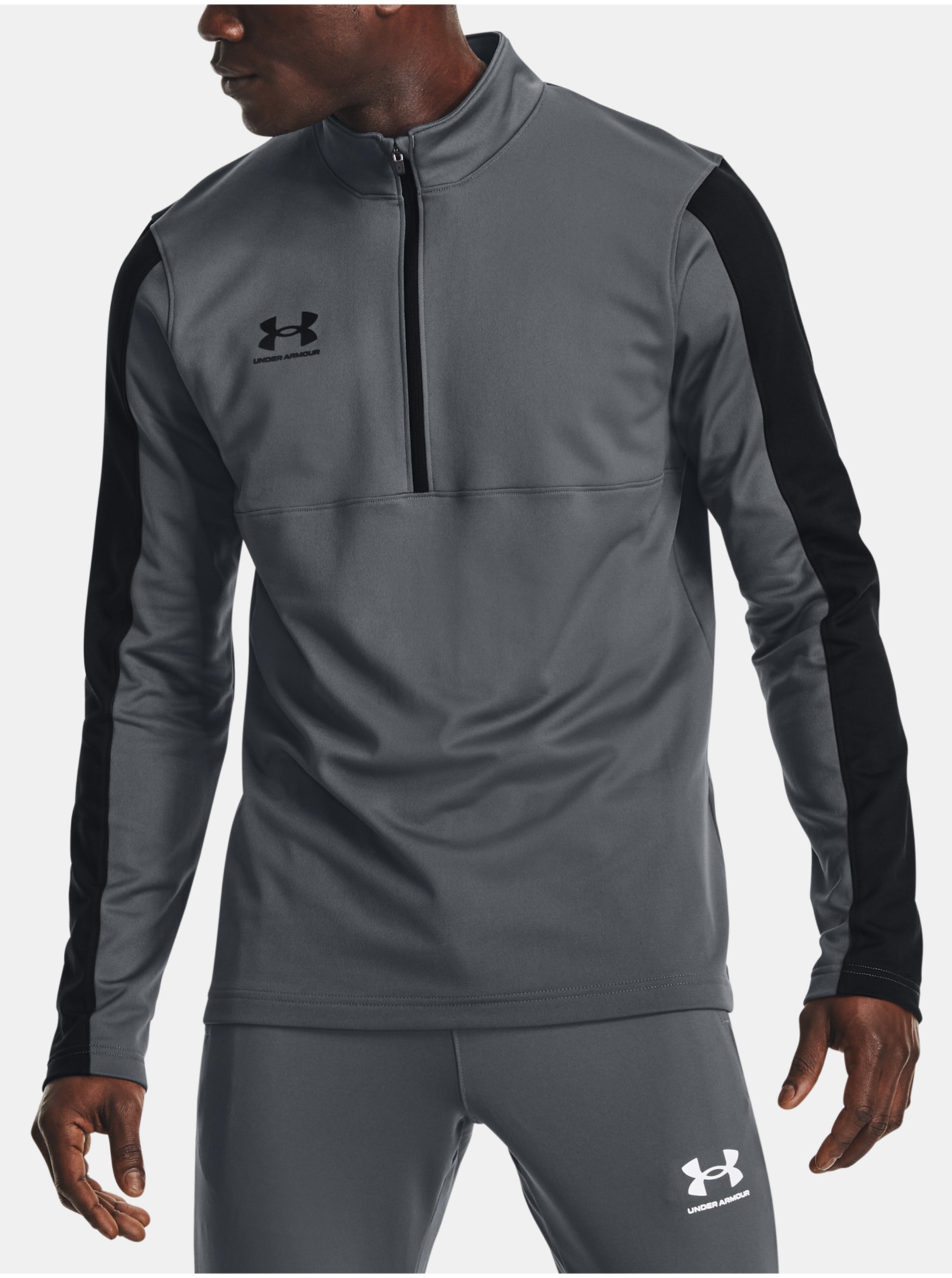 Levně Šedé pánské tričko Under Armour Challenger Midlayer